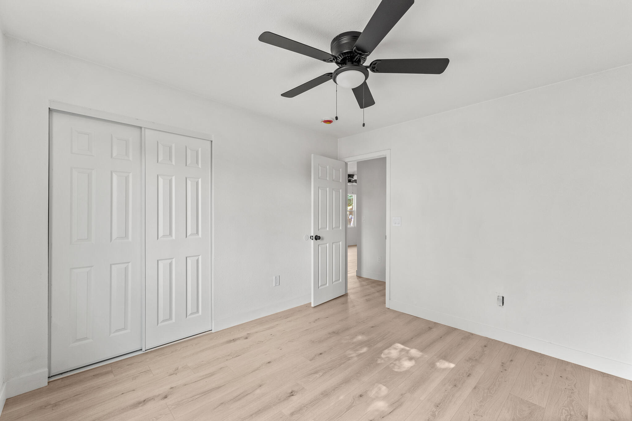 207 Pleasant St, Lindsay, CA 93247