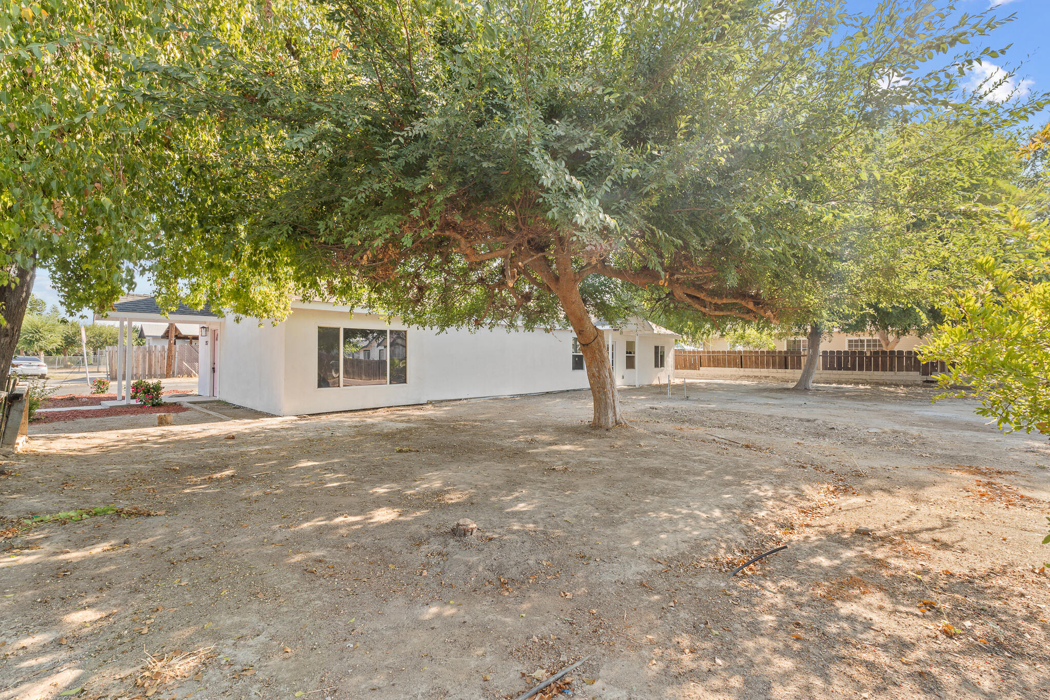 207 Pleasant St, Lindsay, CA 93247