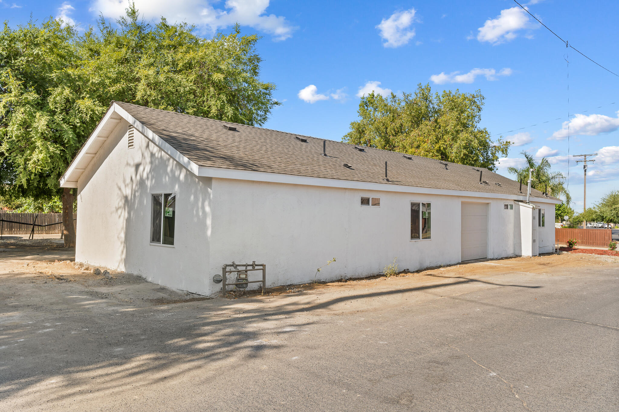 207 Pleasant St, Lindsay, CA 93247