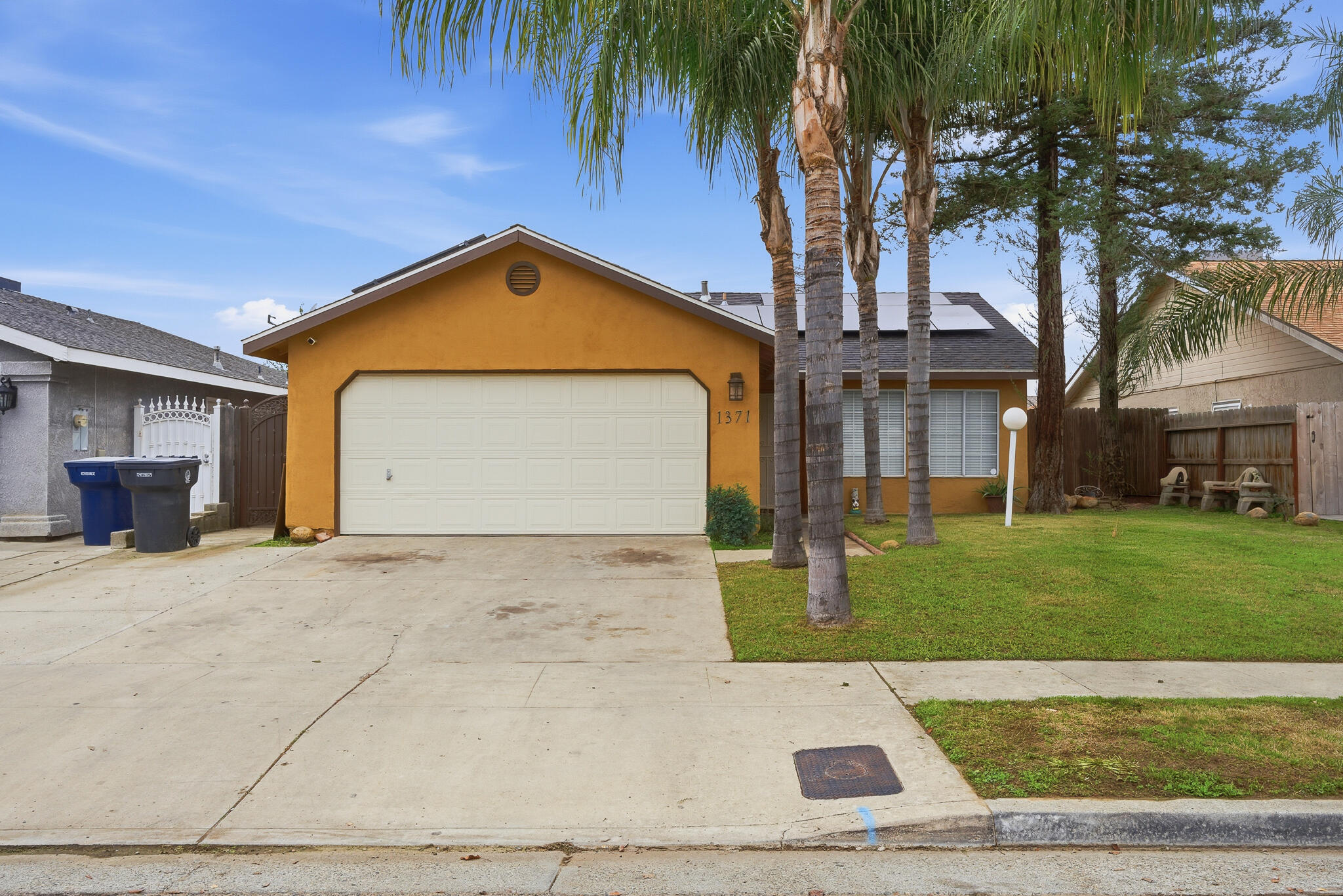1371 Pepperwood St, Tulare, CA 93274