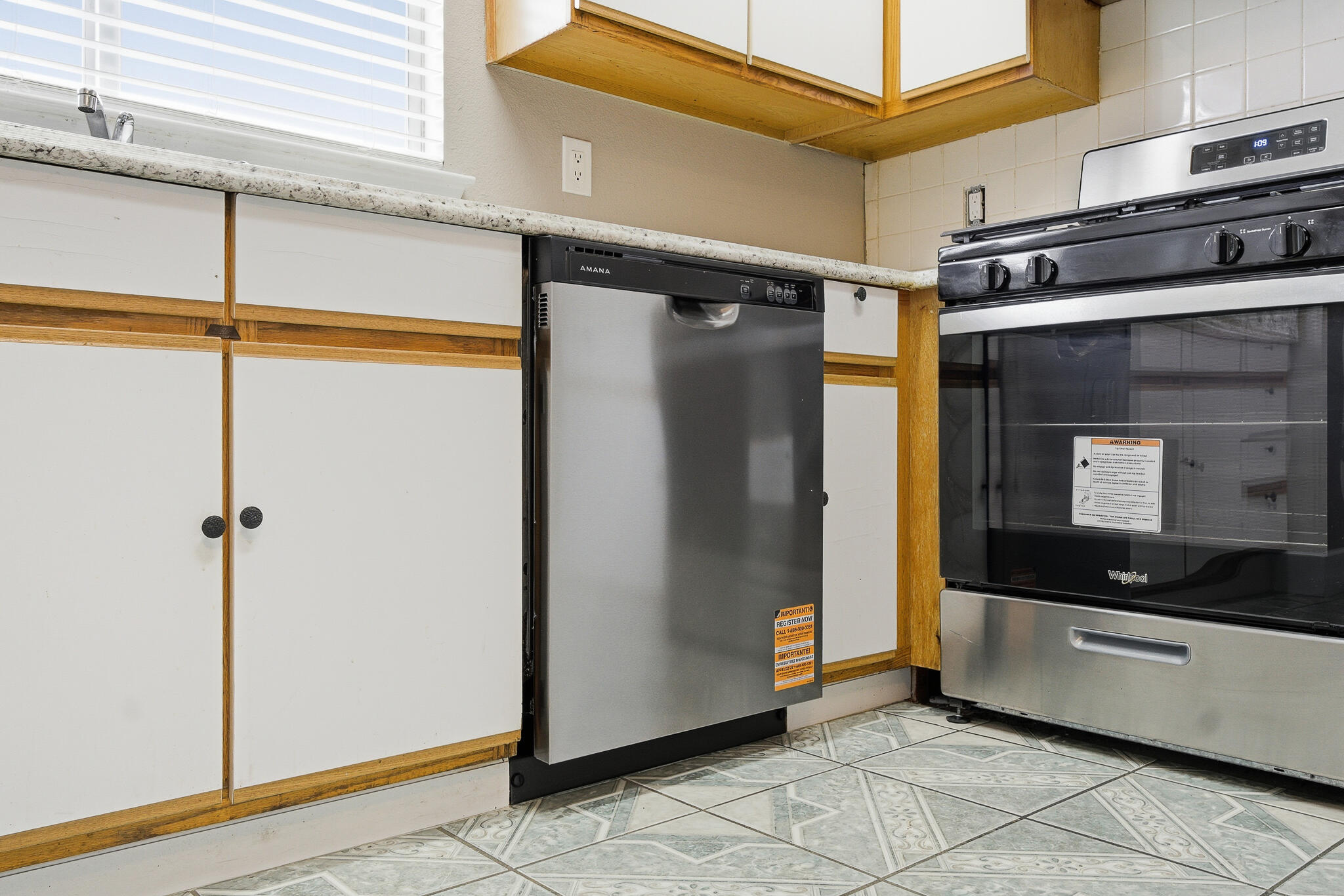 1371 Pepperwood St, Tulare, CA 93274