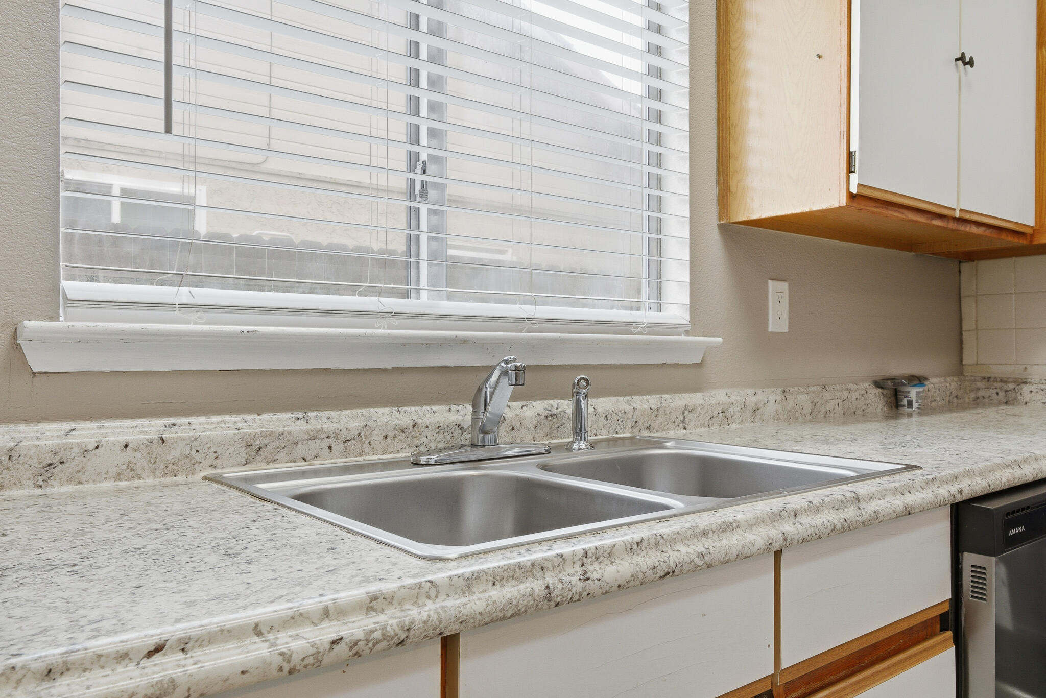 1371 Pepperwood St, Tulare, CA 93274