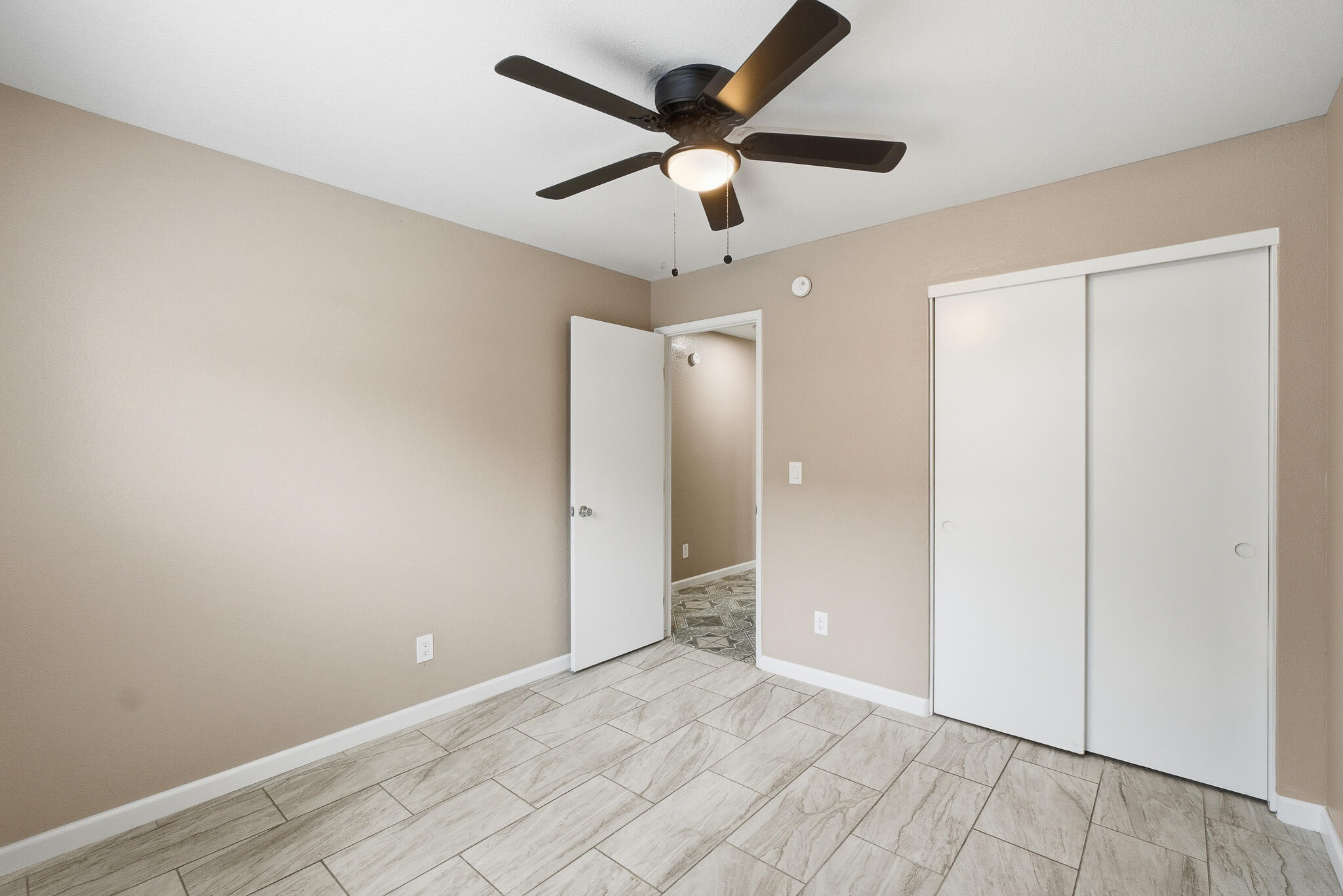 1371 Pepperwood St, Tulare, CA 93274