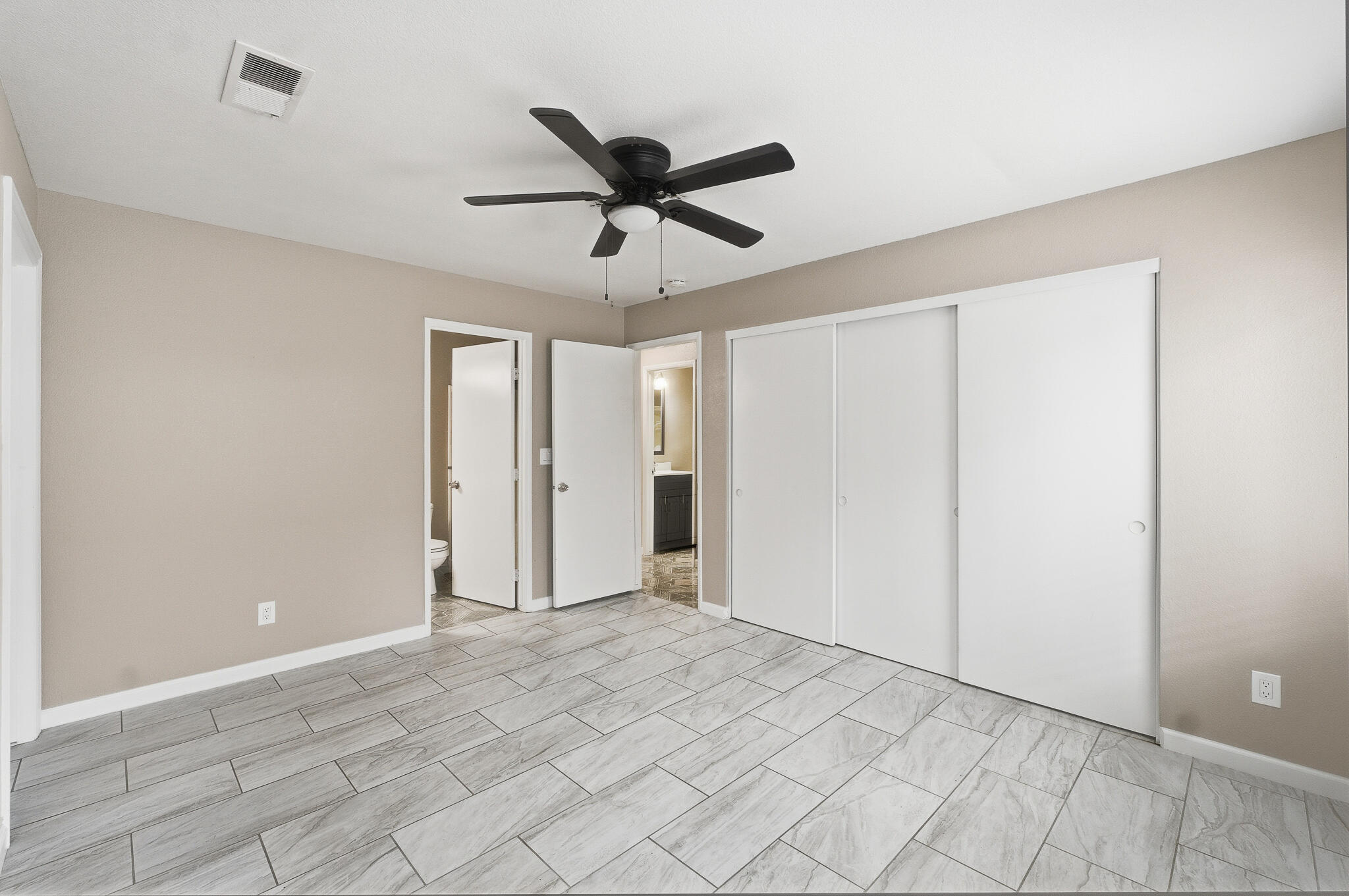 1371 Pepperwood St, Tulare, CA 93274