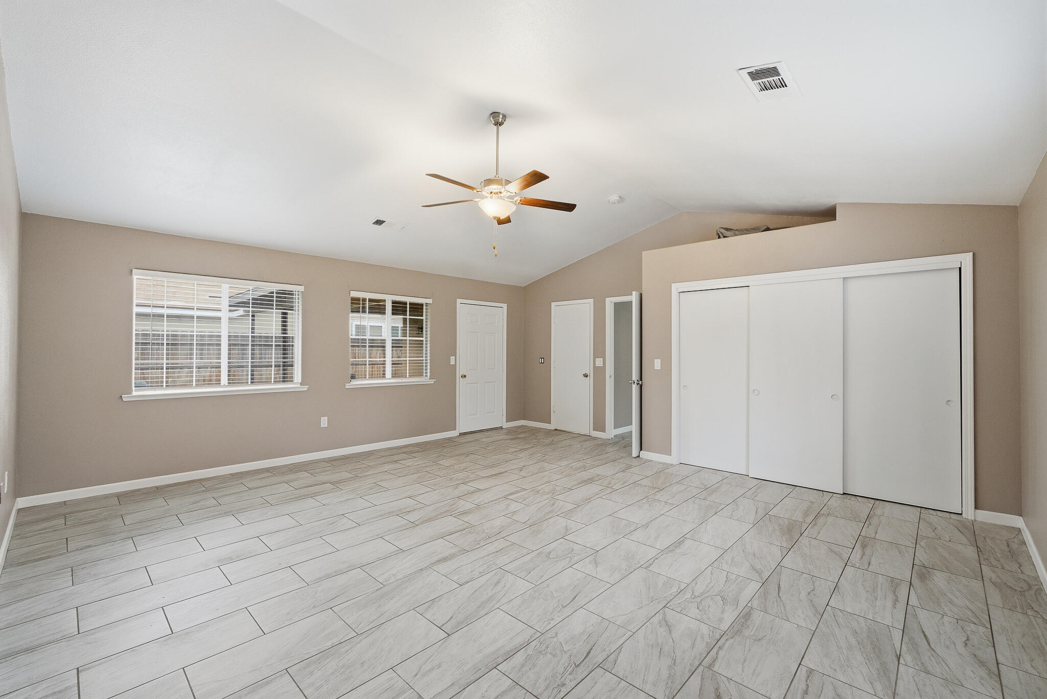 1371 Pepperwood St, Tulare, CA 93274