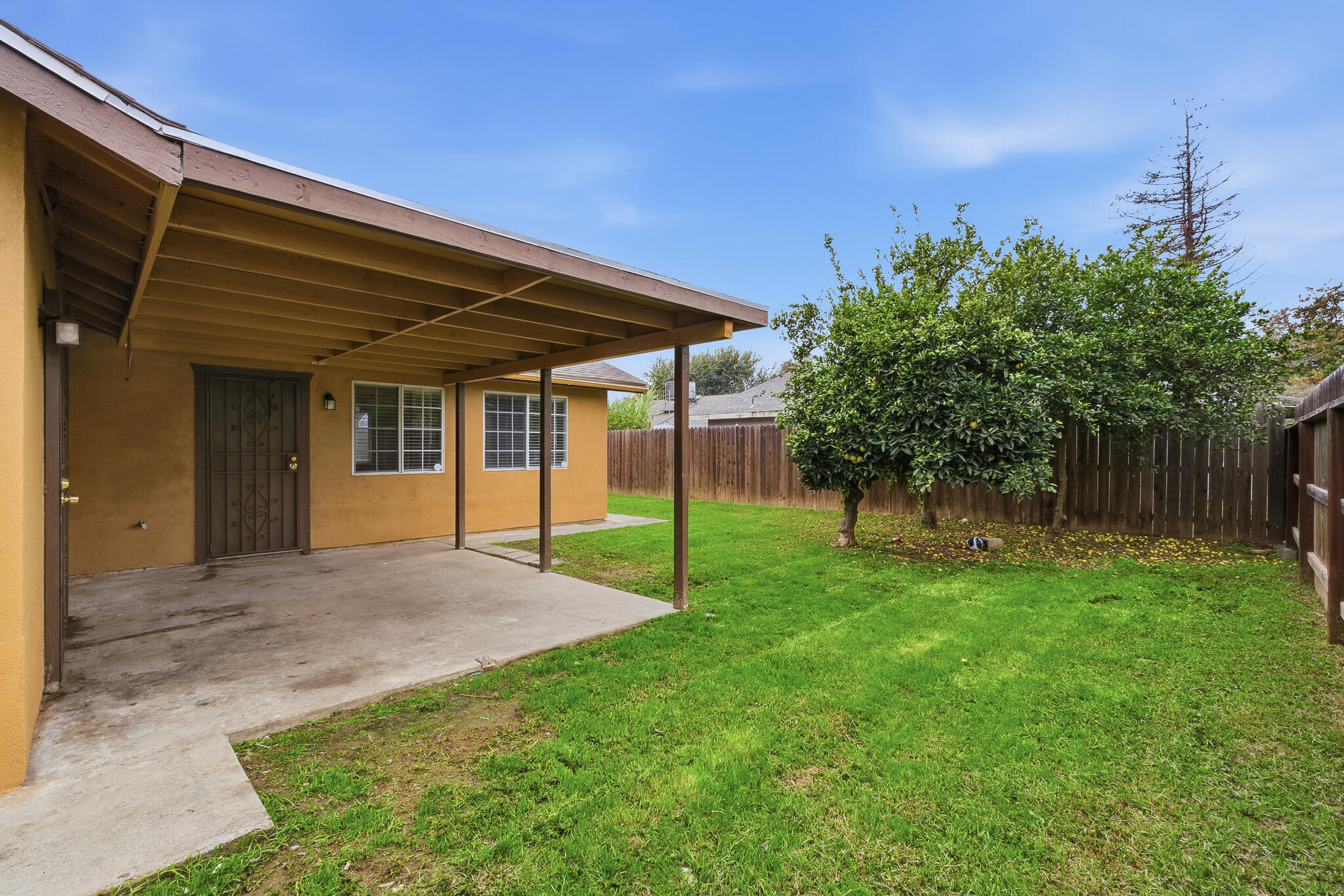 1371 Pepperwood St, Tulare, CA 93274