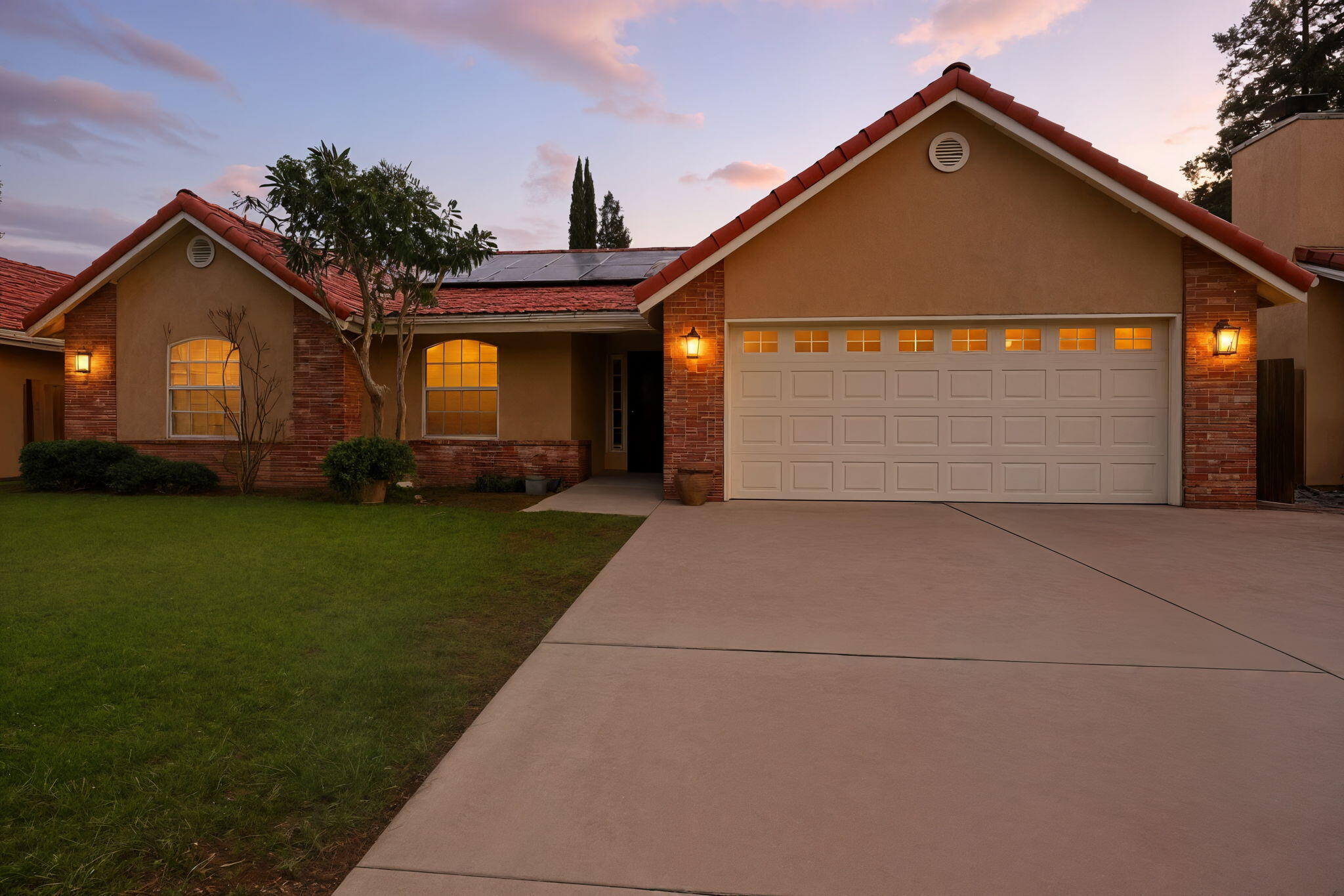 1126 N Crenshaw St, Visalia, CA 93291