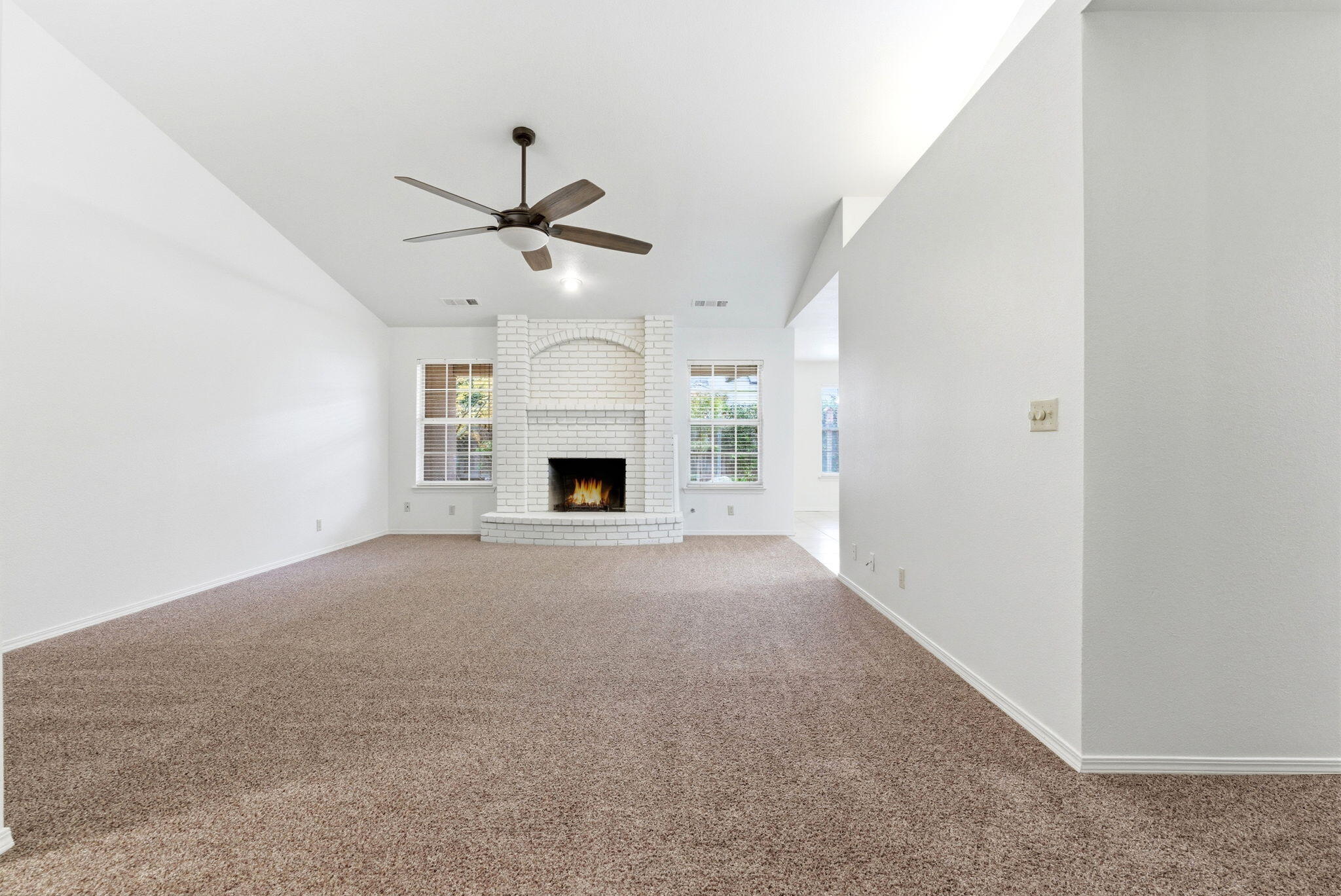 1126 N Crenshaw St, Visalia, CA 93291