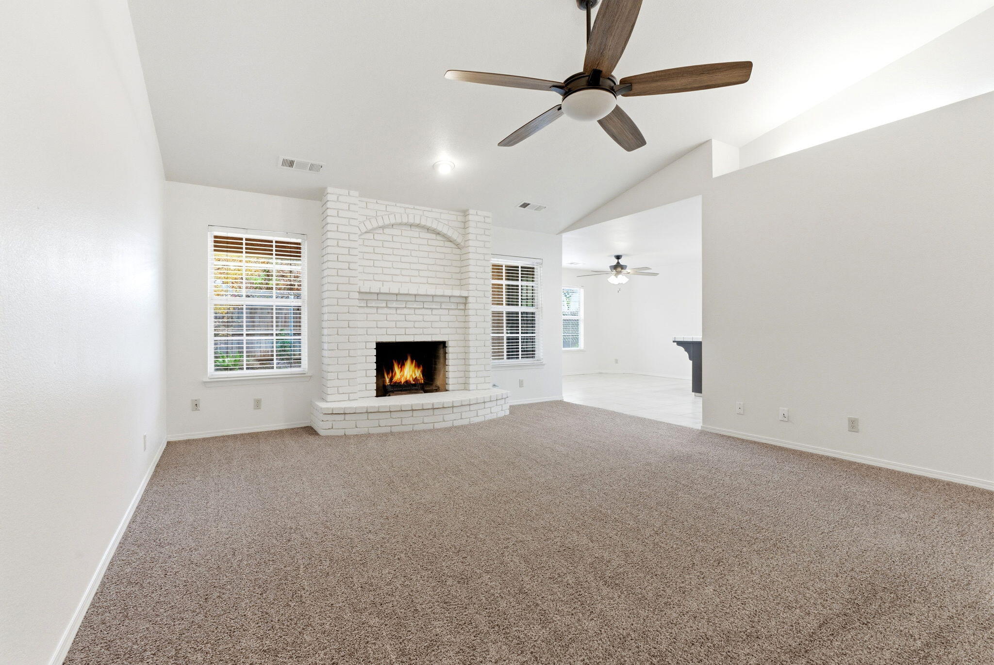 1126 N Crenshaw St, Visalia, CA 93291