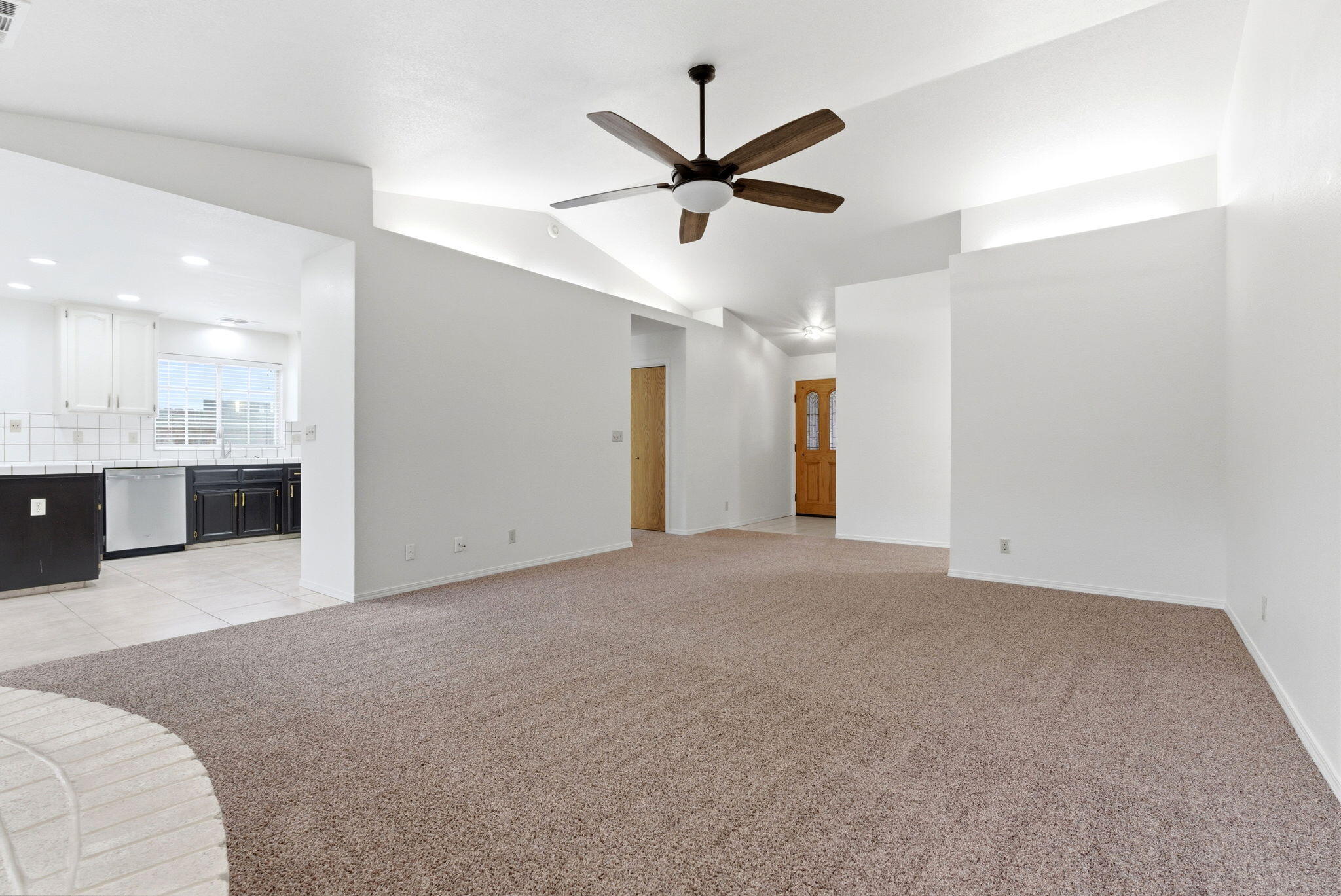 1126 N Crenshaw St, Visalia, CA 93291