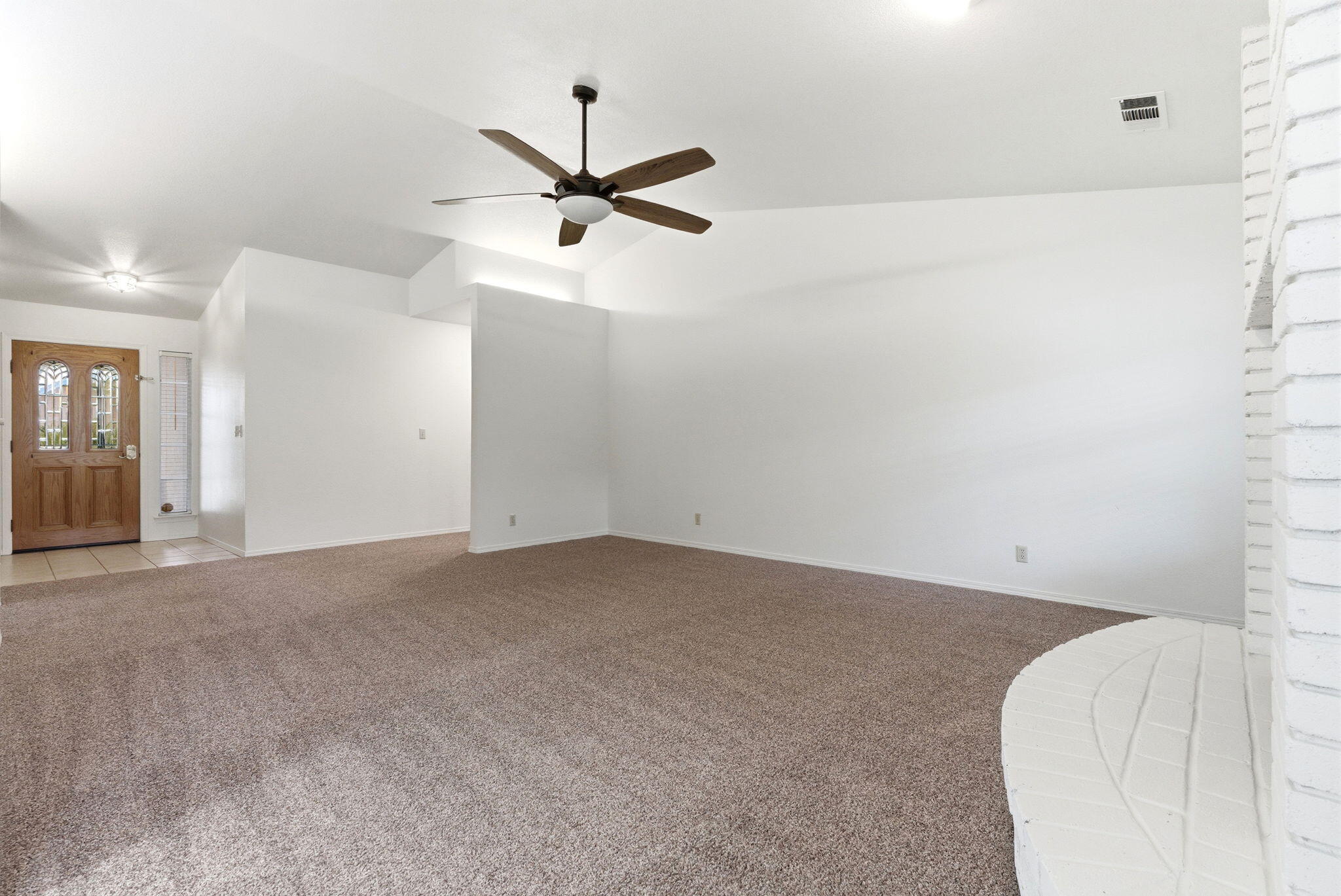 1126 N Crenshaw St, Visalia, CA 93291