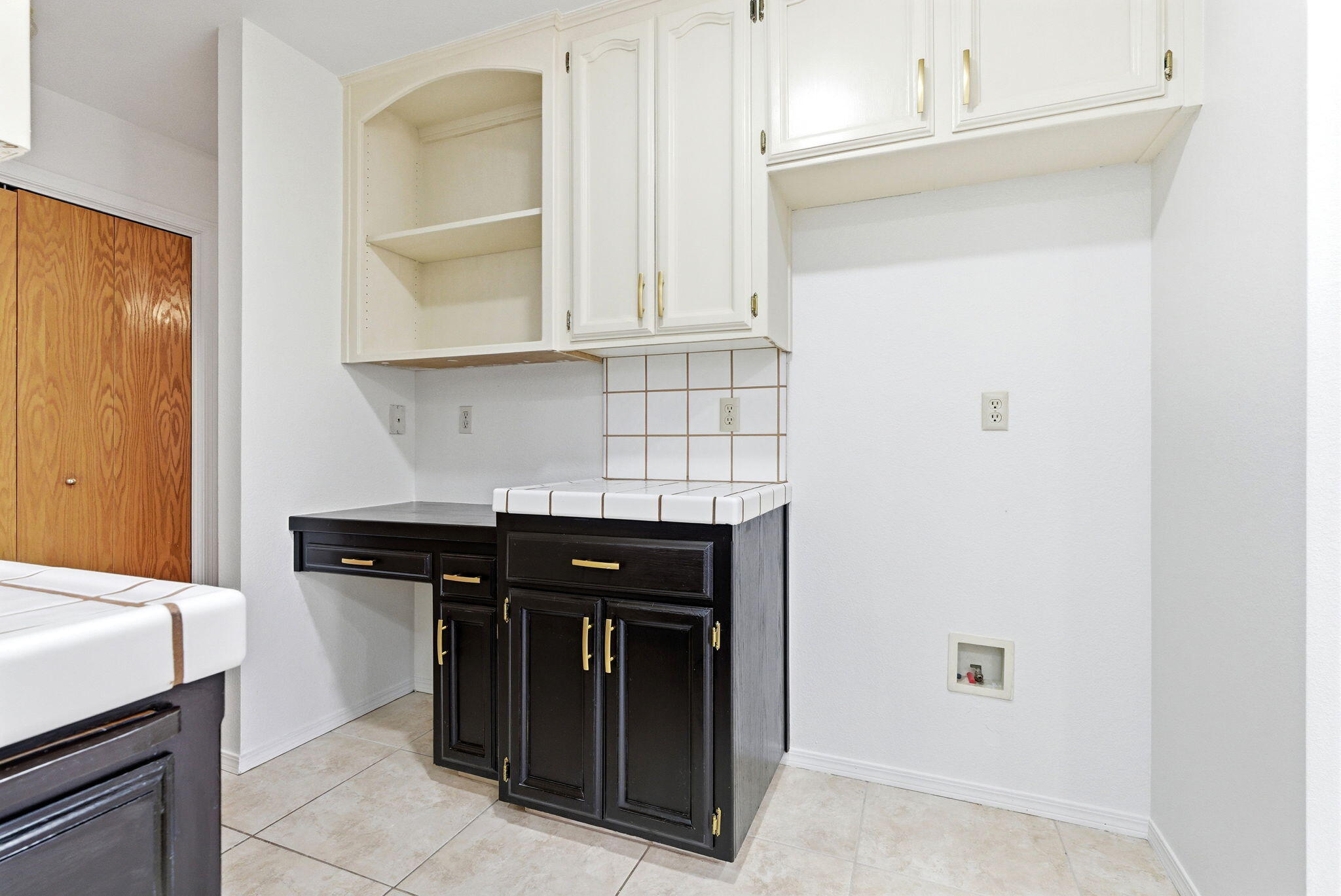 1126 N Crenshaw St, Visalia, CA 93291