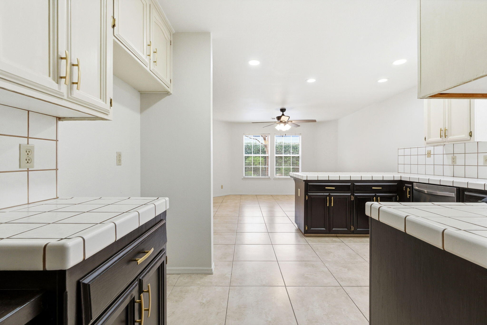 1126 N Crenshaw St, Visalia, CA 93291