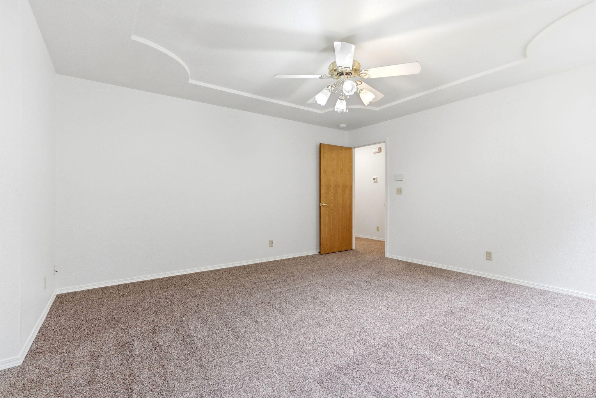 1126 N Crenshaw St, Visalia, CA 93291