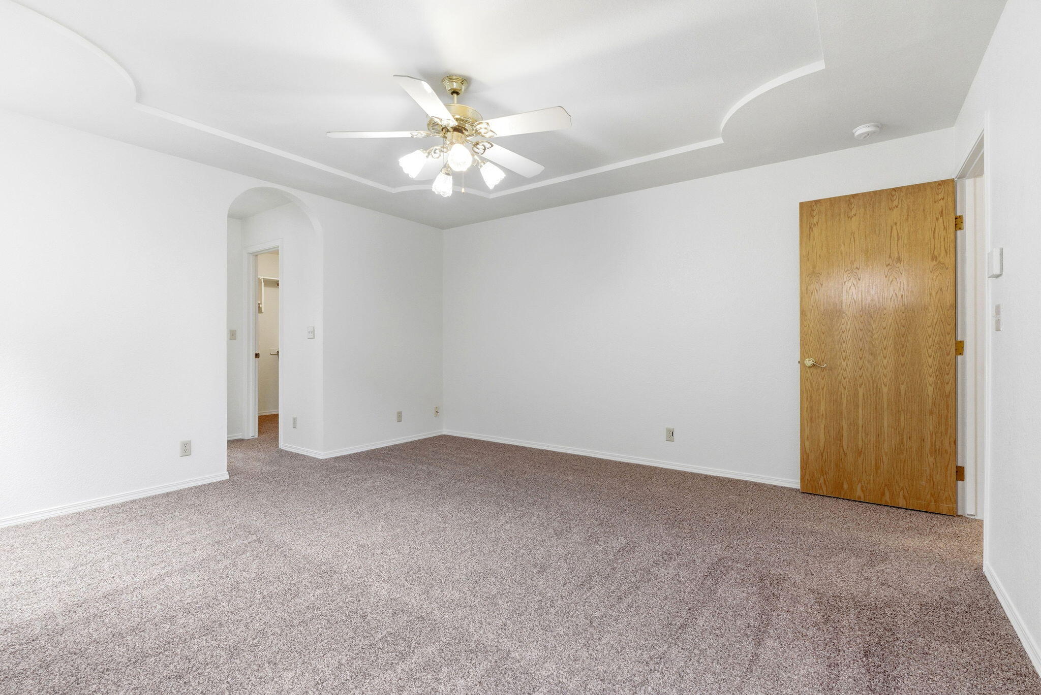 1126 N Crenshaw St, Visalia, CA 93291