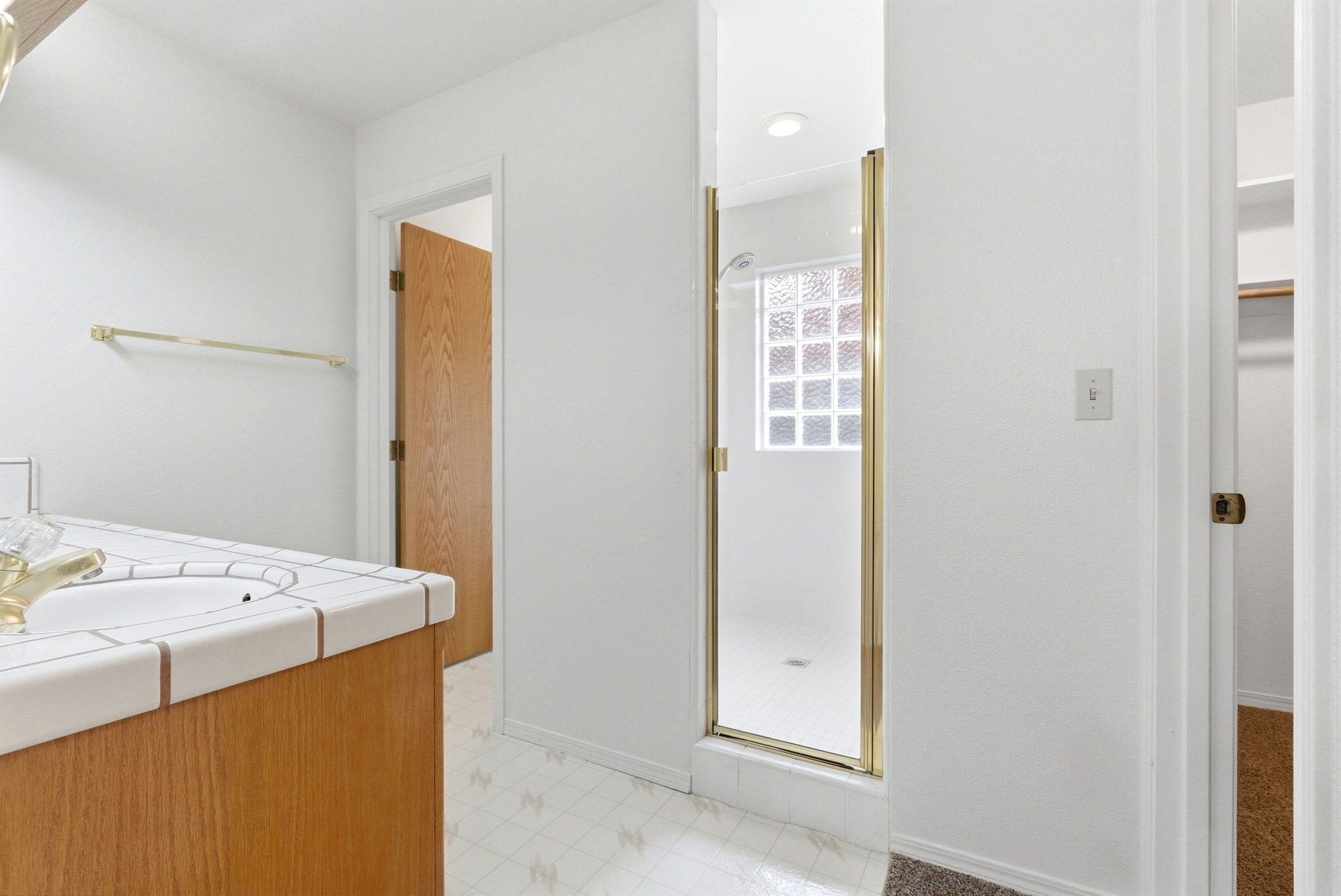 1126 N Crenshaw St, Visalia, CA 93291