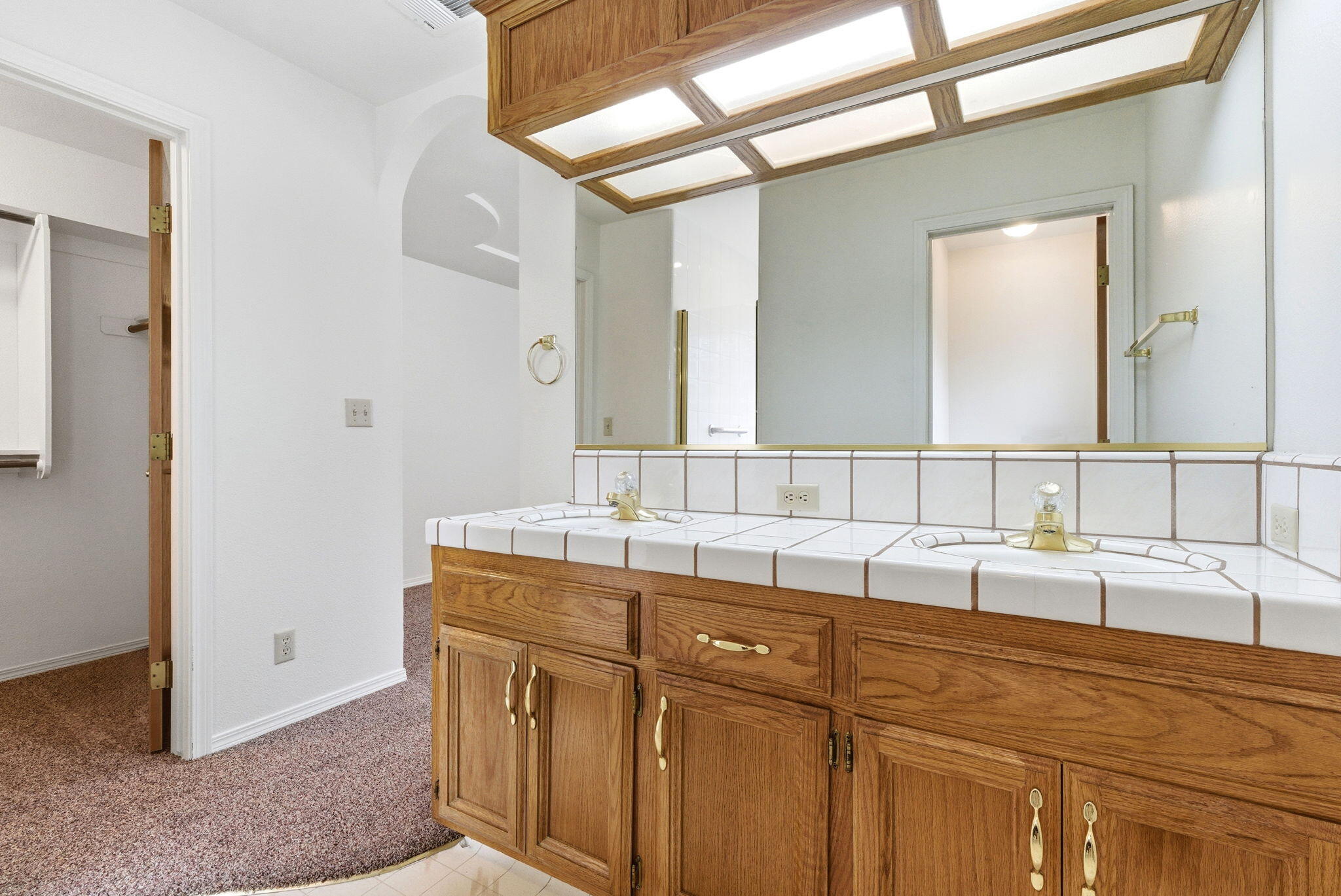 1126 N Crenshaw St, Visalia, CA 93291