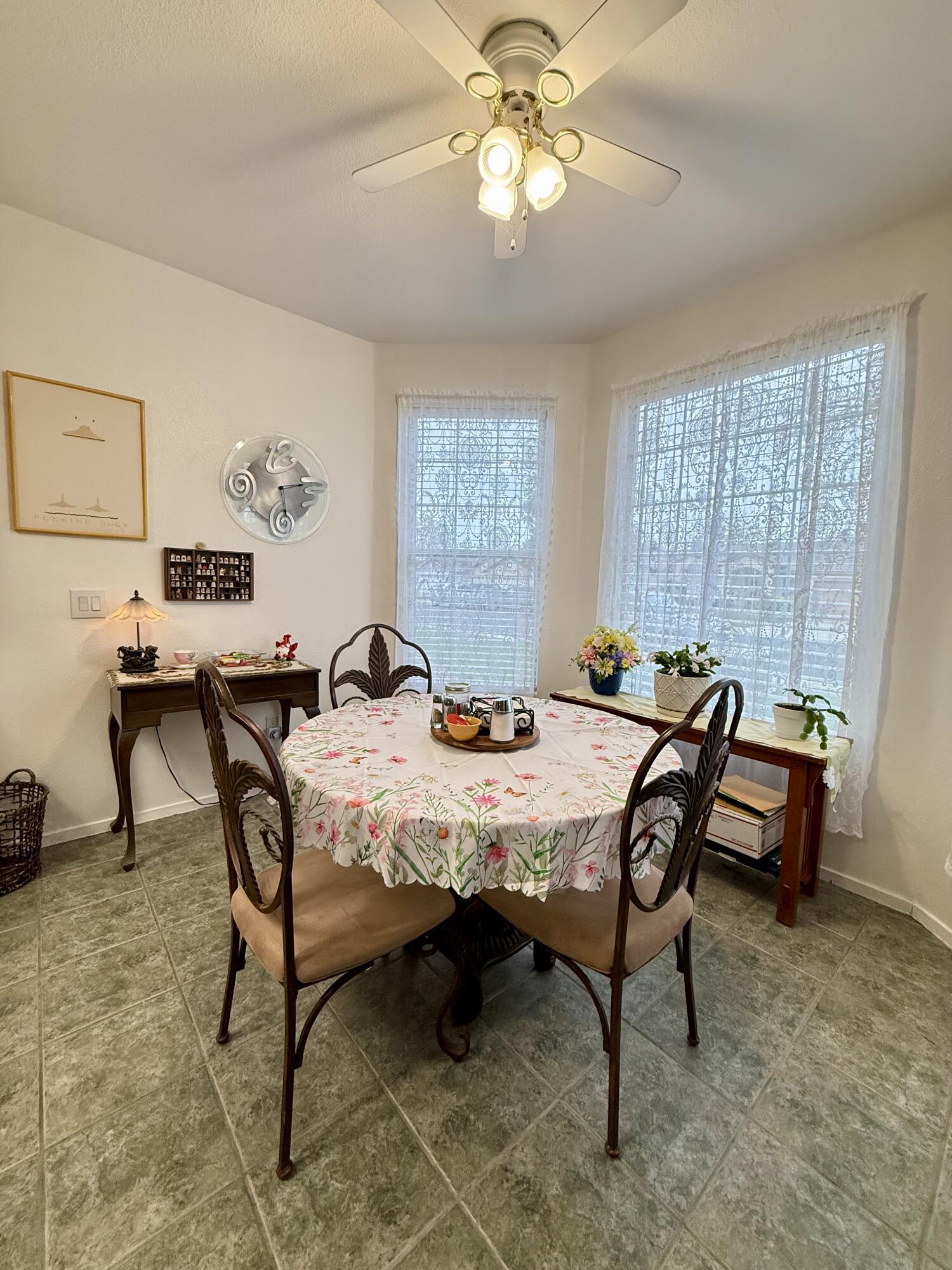 1044 W Orange St, Hanford, CA 93230