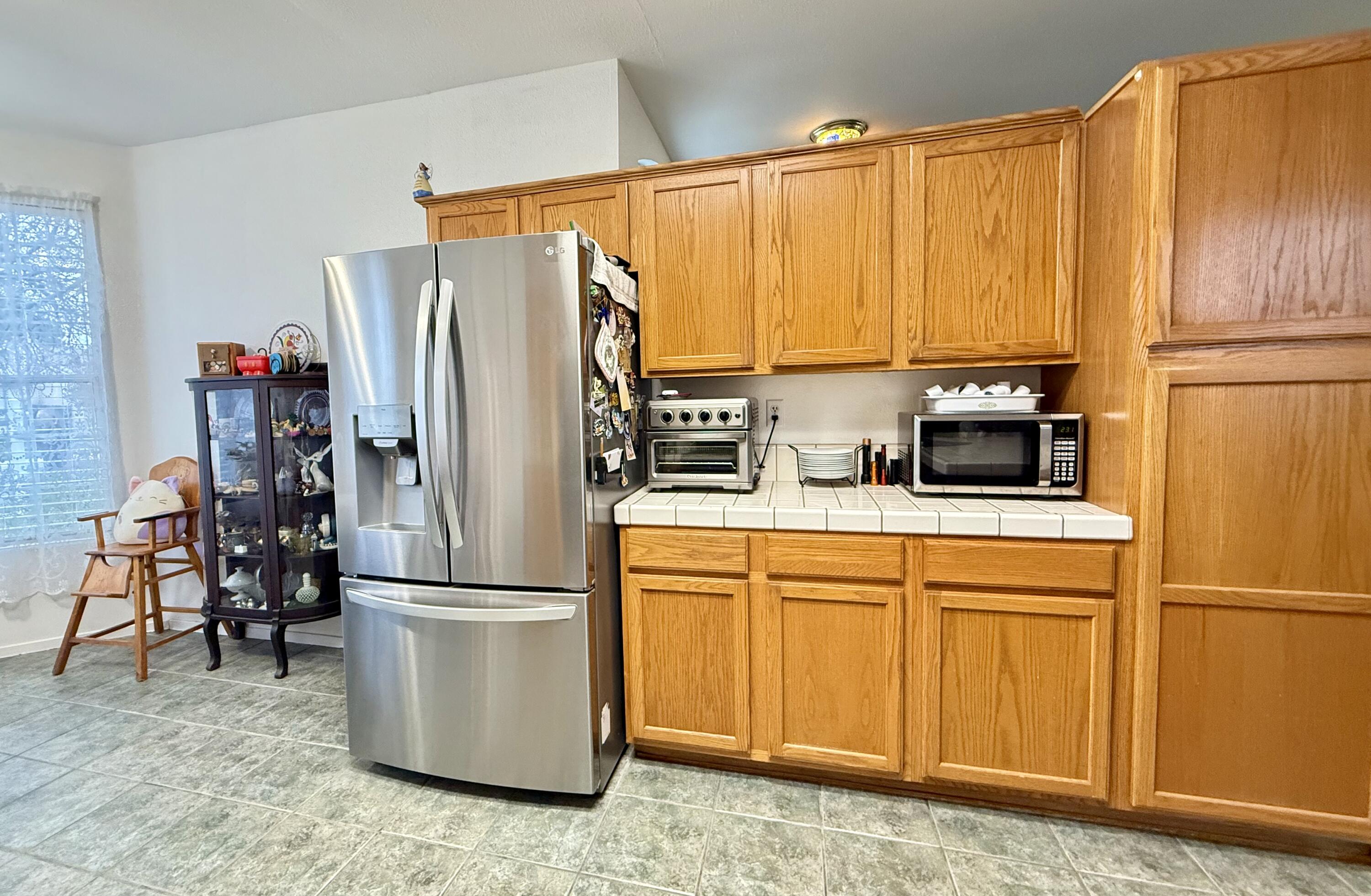 1044 W Orange St, Hanford, CA 93230