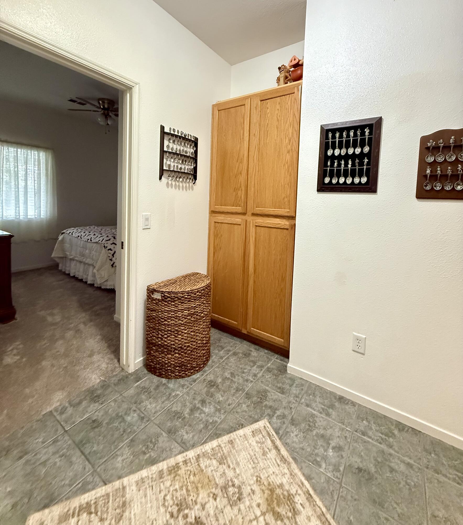 1044 W Orange St, Hanford, CA 93230