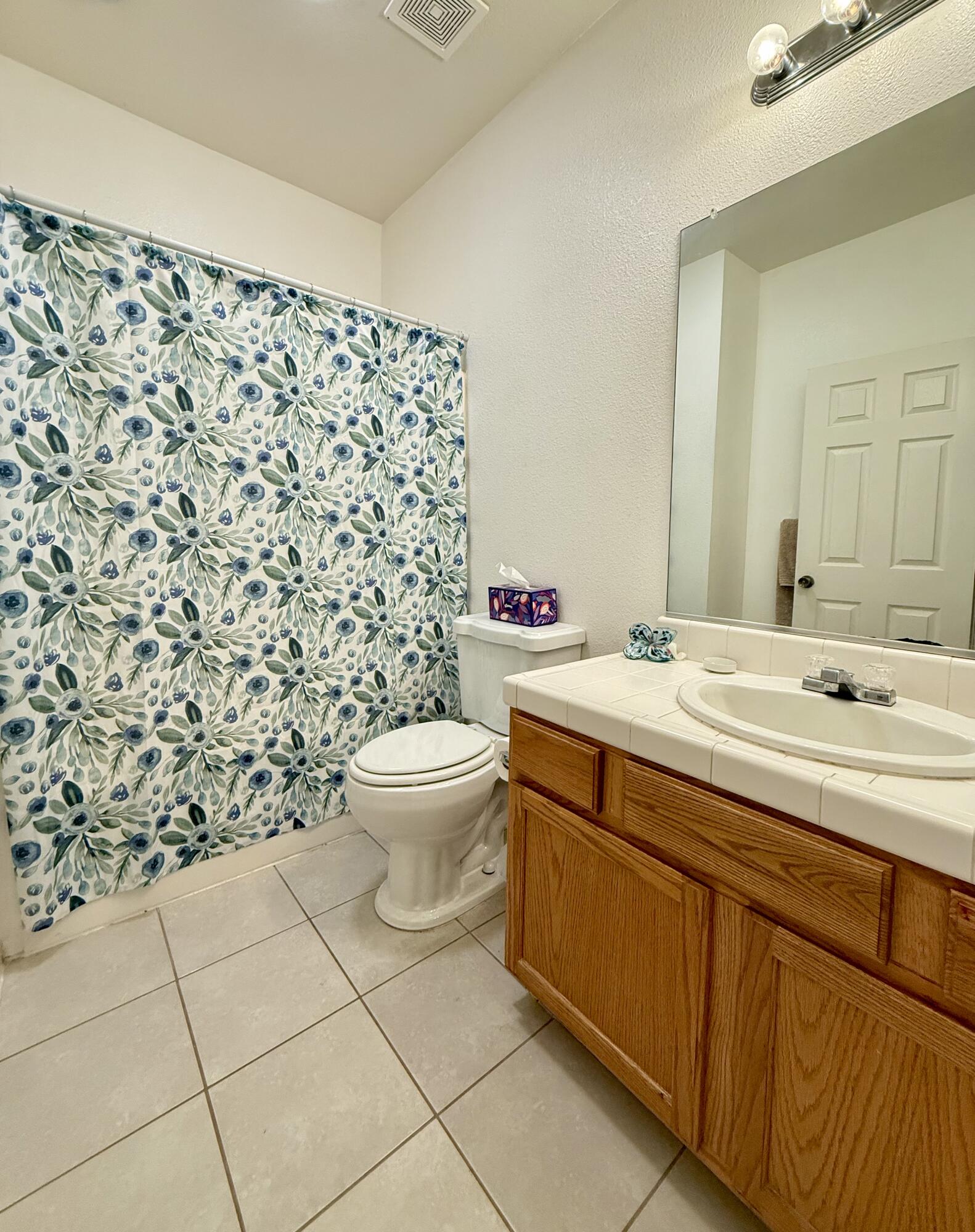 1044 W Orange St, Hanford, CA 93230