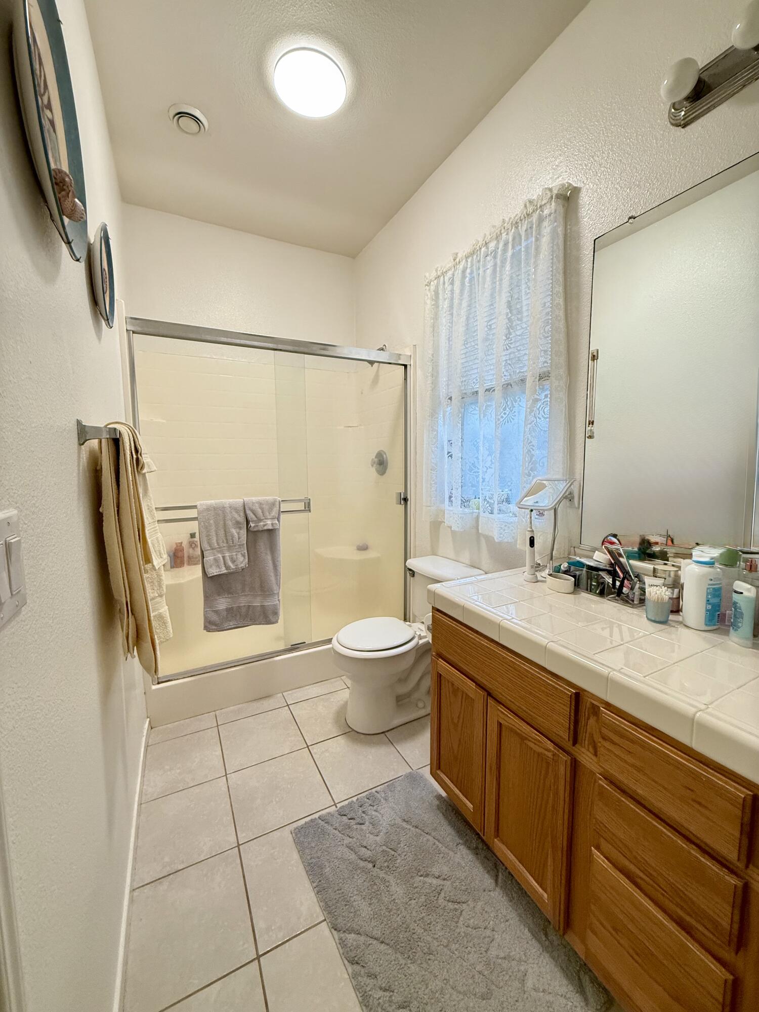 1044 W Orange St, Hanford, CA 93230