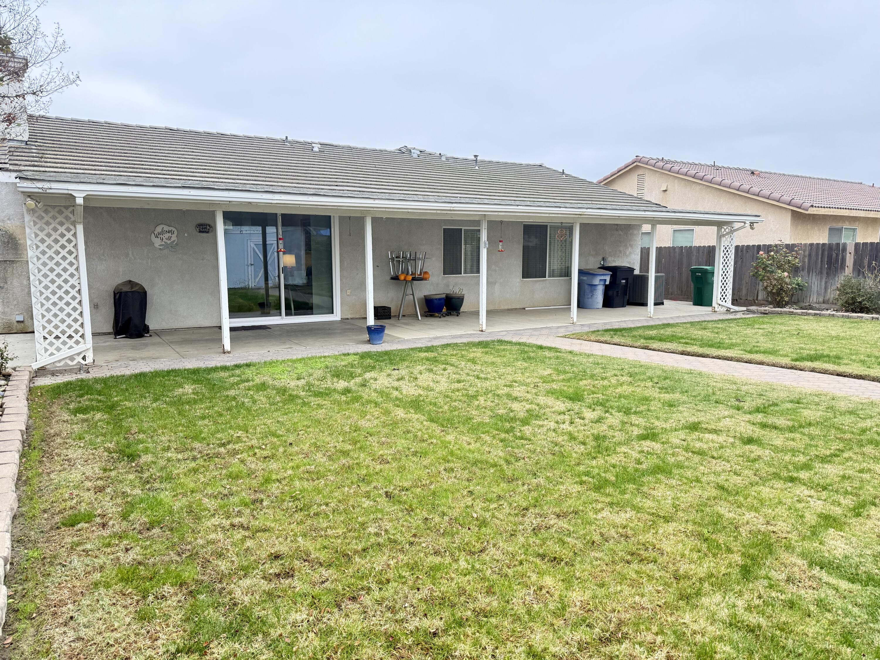1044 W Orange St, Hanford, CA 93230