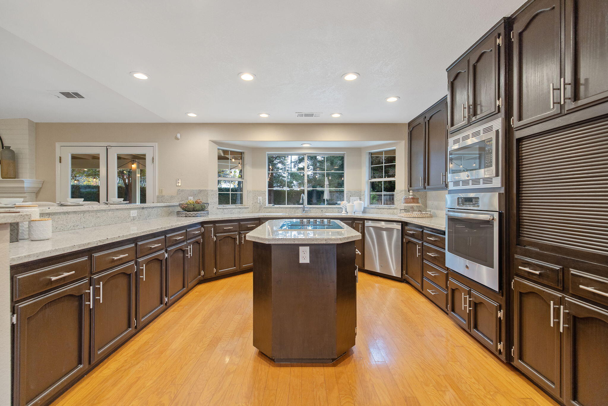 2014 S Tommy Ct, Visalia, CA 93277