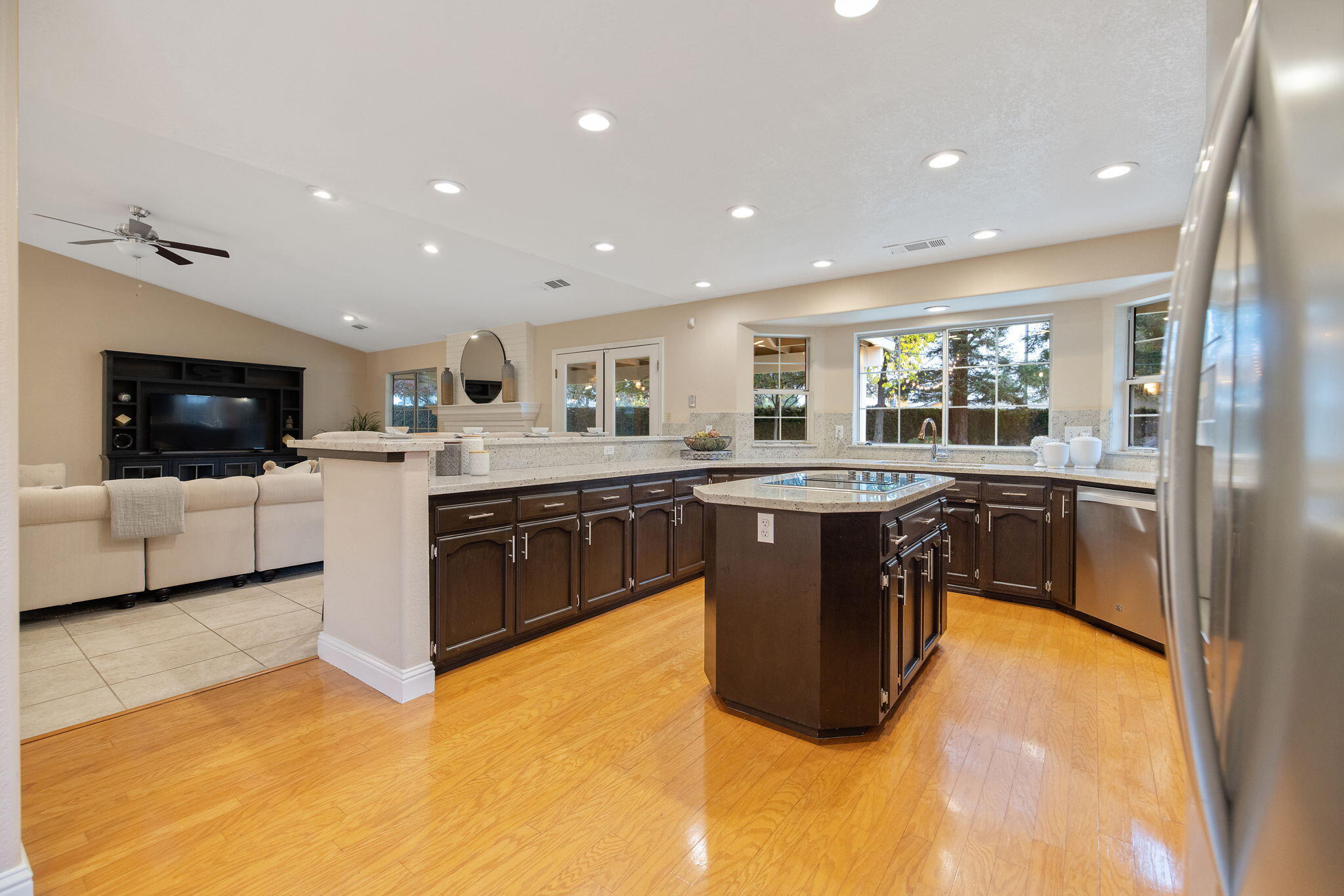 2014 S Tommy Ct, Visalia, CA 93277