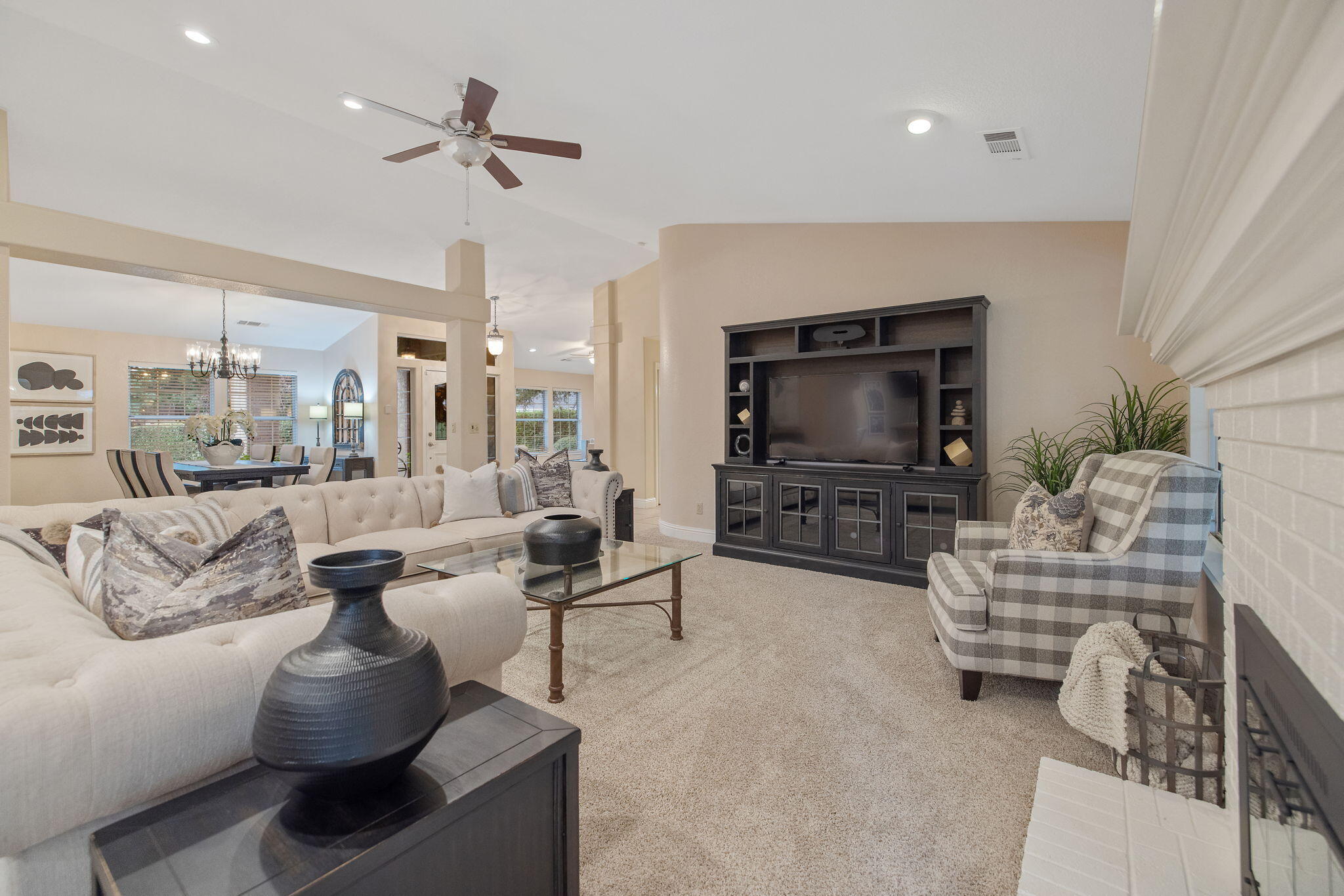 2014 S Tommy Ct, Visalia, CA 93277