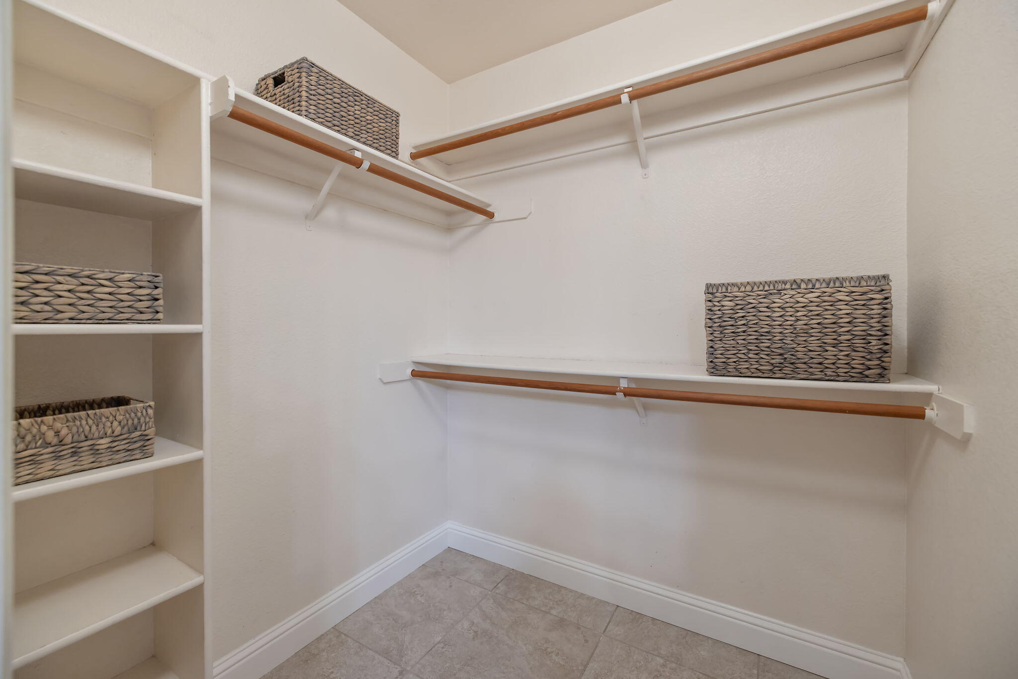 2014 S Tommy Ct, Visalia, CA 93277