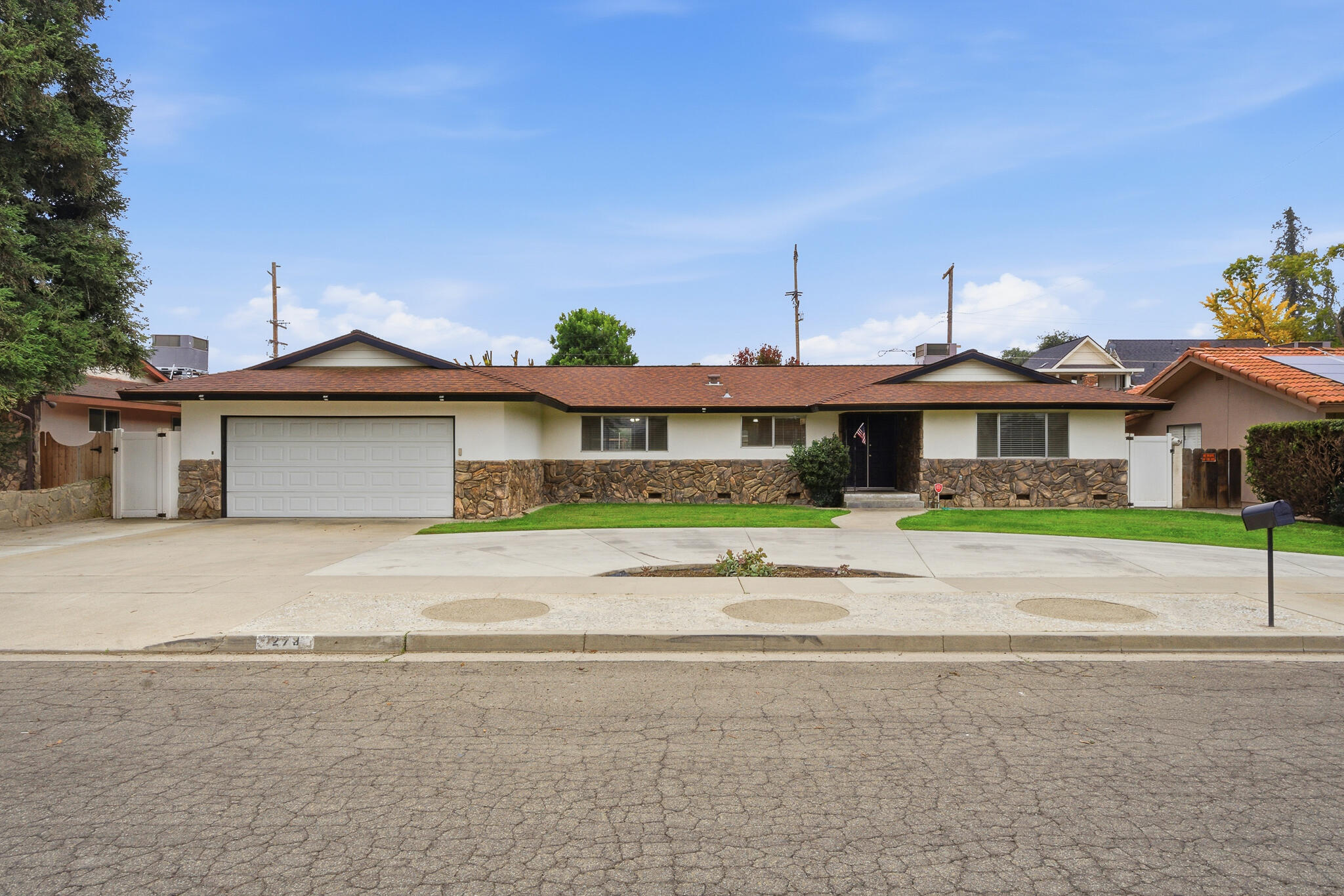 273 E Gannon Dr, Tulare, CA 93274