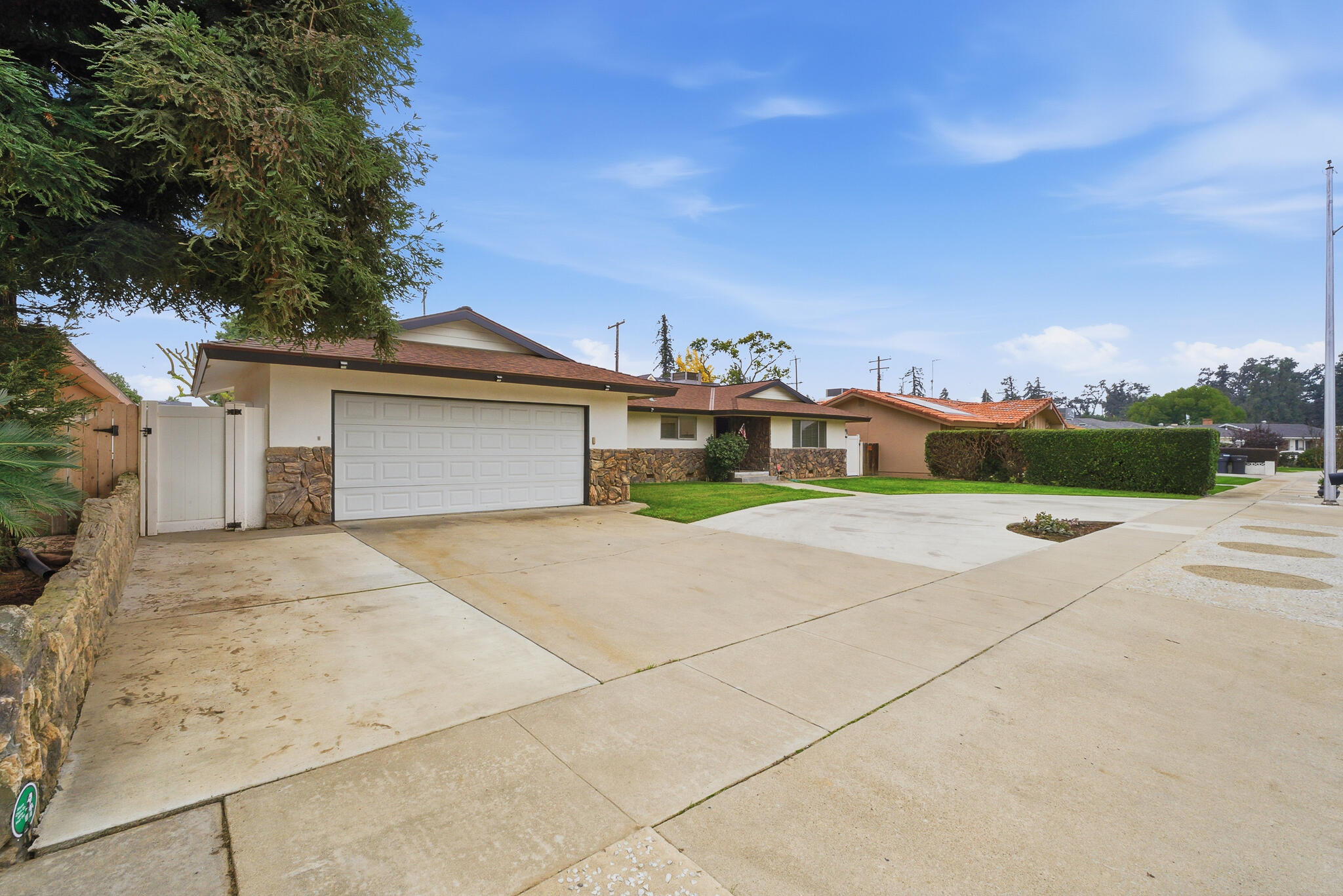 273 E Gannon Dr, Tulare, CA 93274