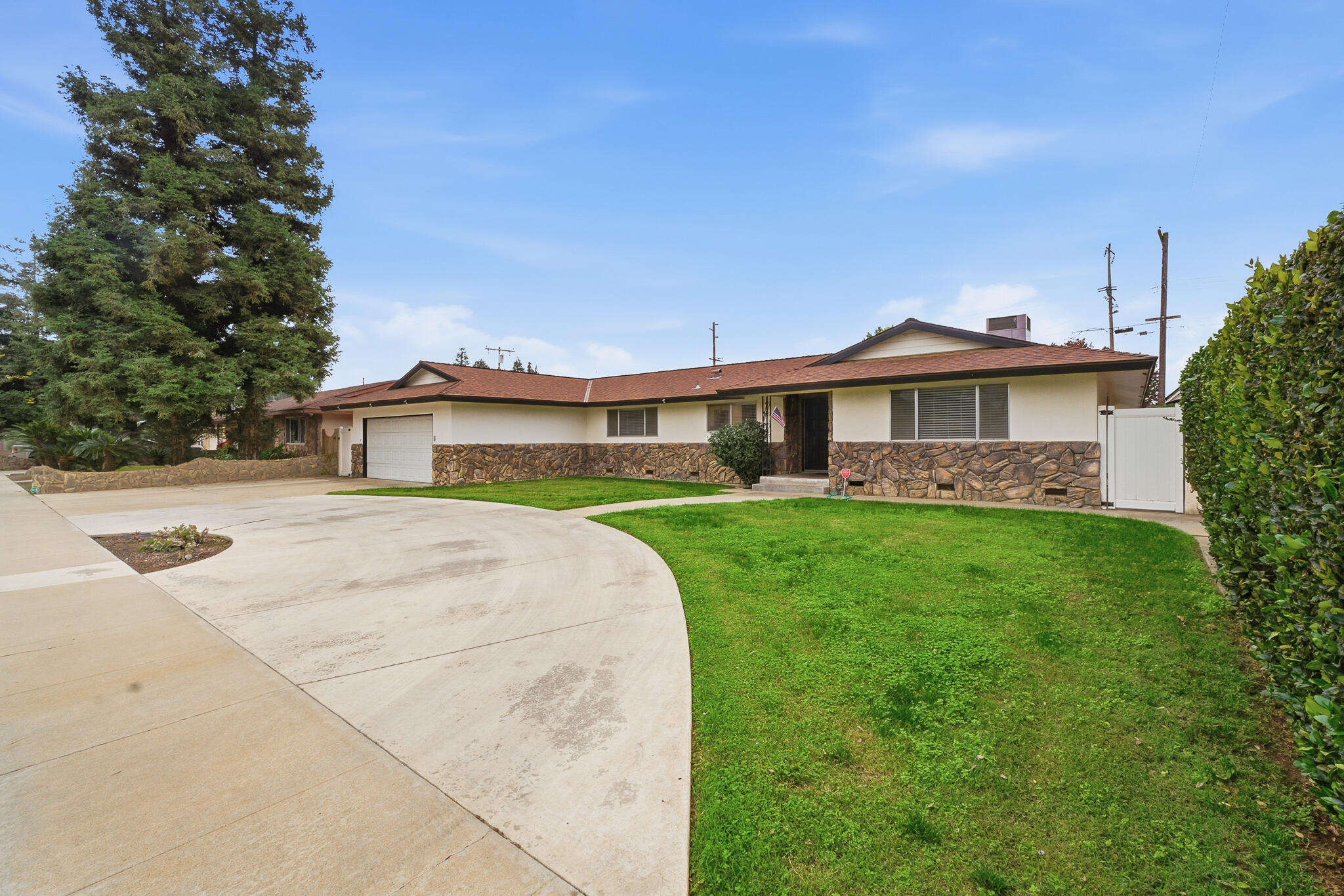 273 E Gannon Dr, Tulare, CA 93274