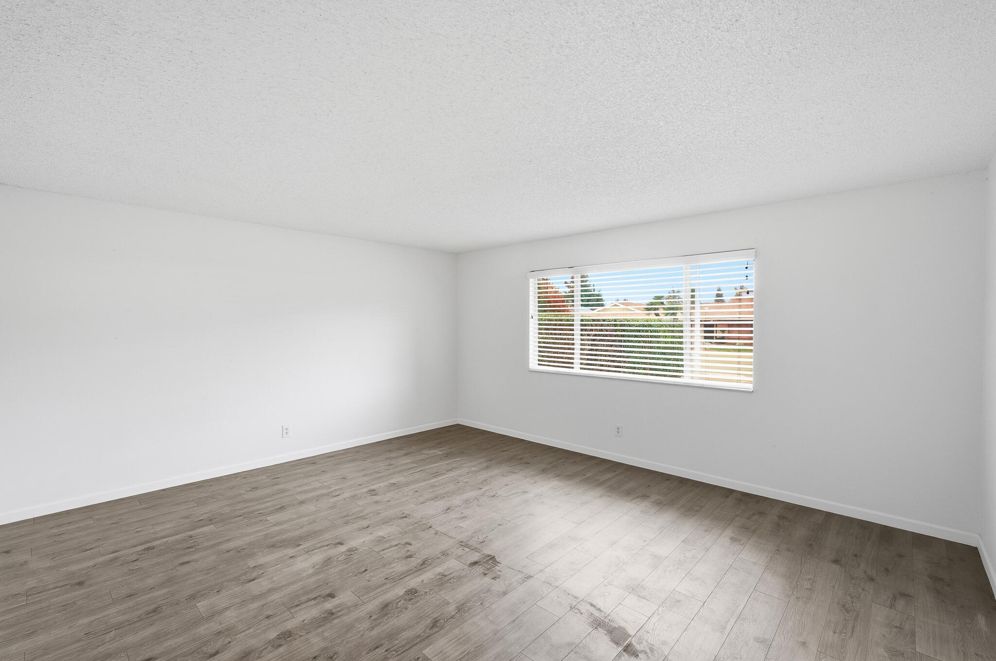 273 E Gannon Dr, Tulare, CA 93274