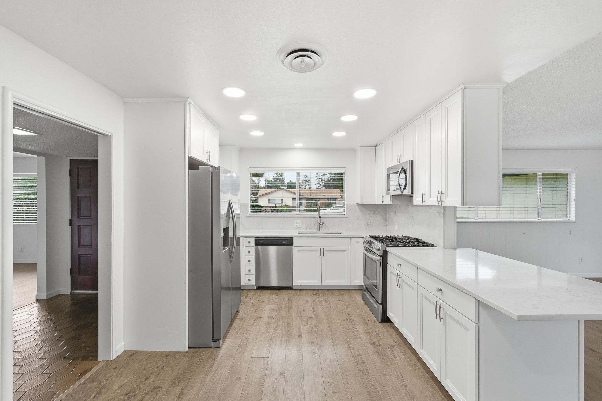 273 E Gannon Dr, Tulare, CA 93274