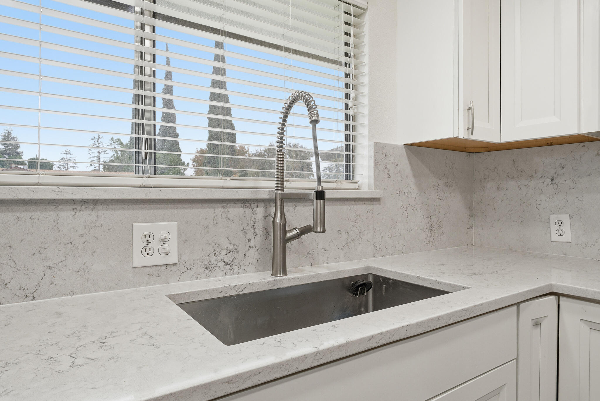 273 E Gannon Dr, Tulare, CA 93274