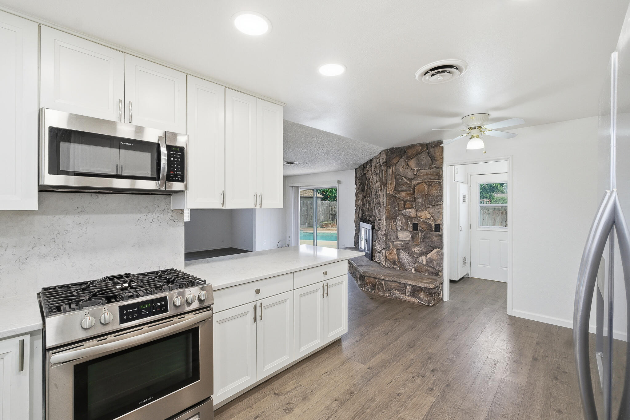 273 E Gannon Dr, Tulare, CA 93274