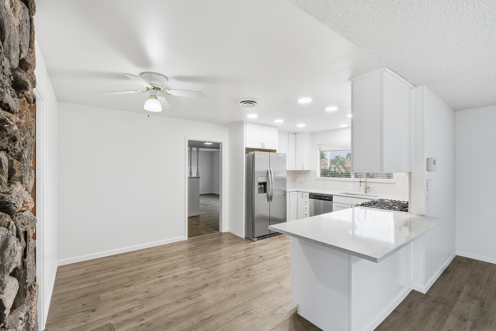 273 E Gannon Dr, Tulare, CA 93274