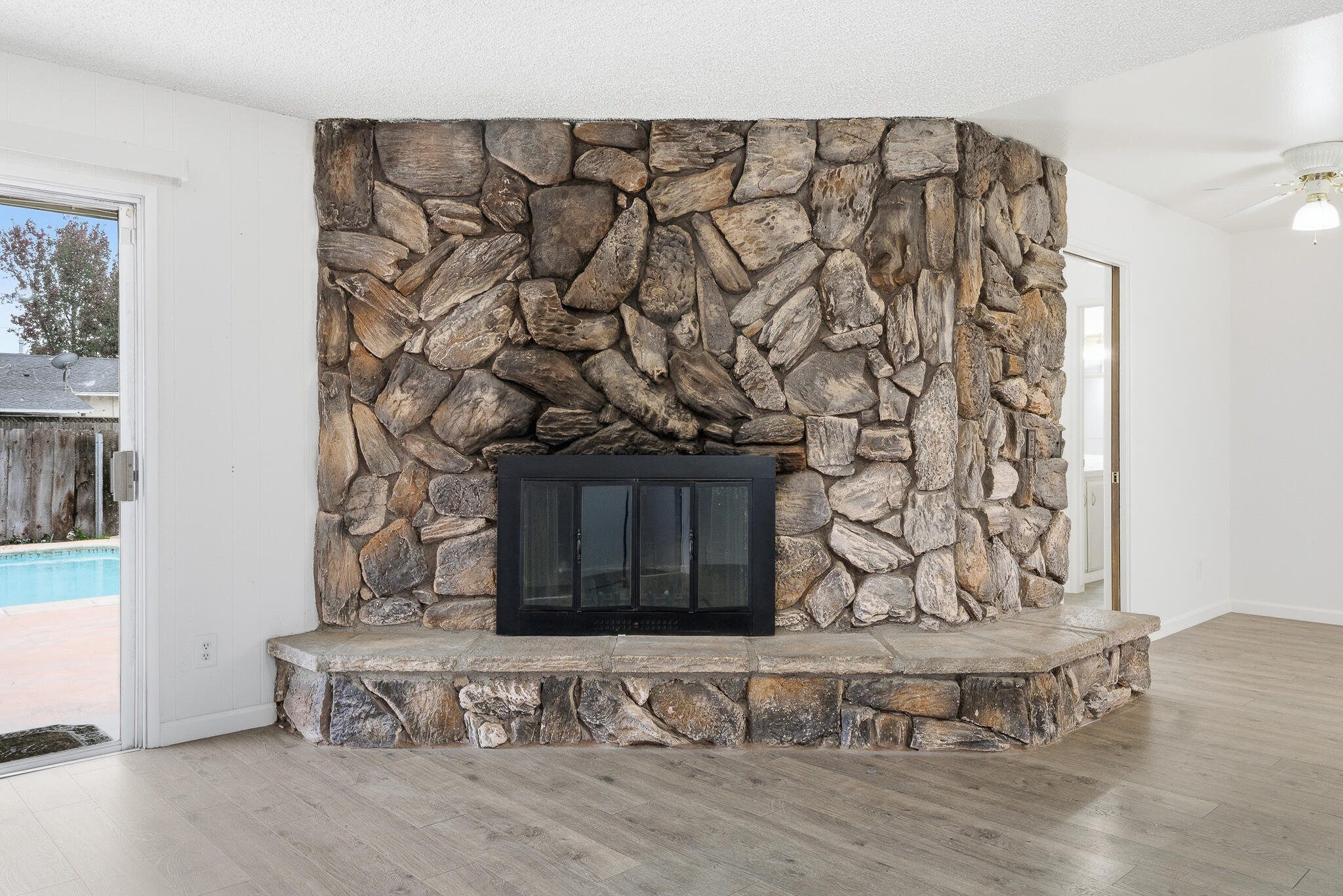 273 E Gannon Dr, Tulare, CA 93274