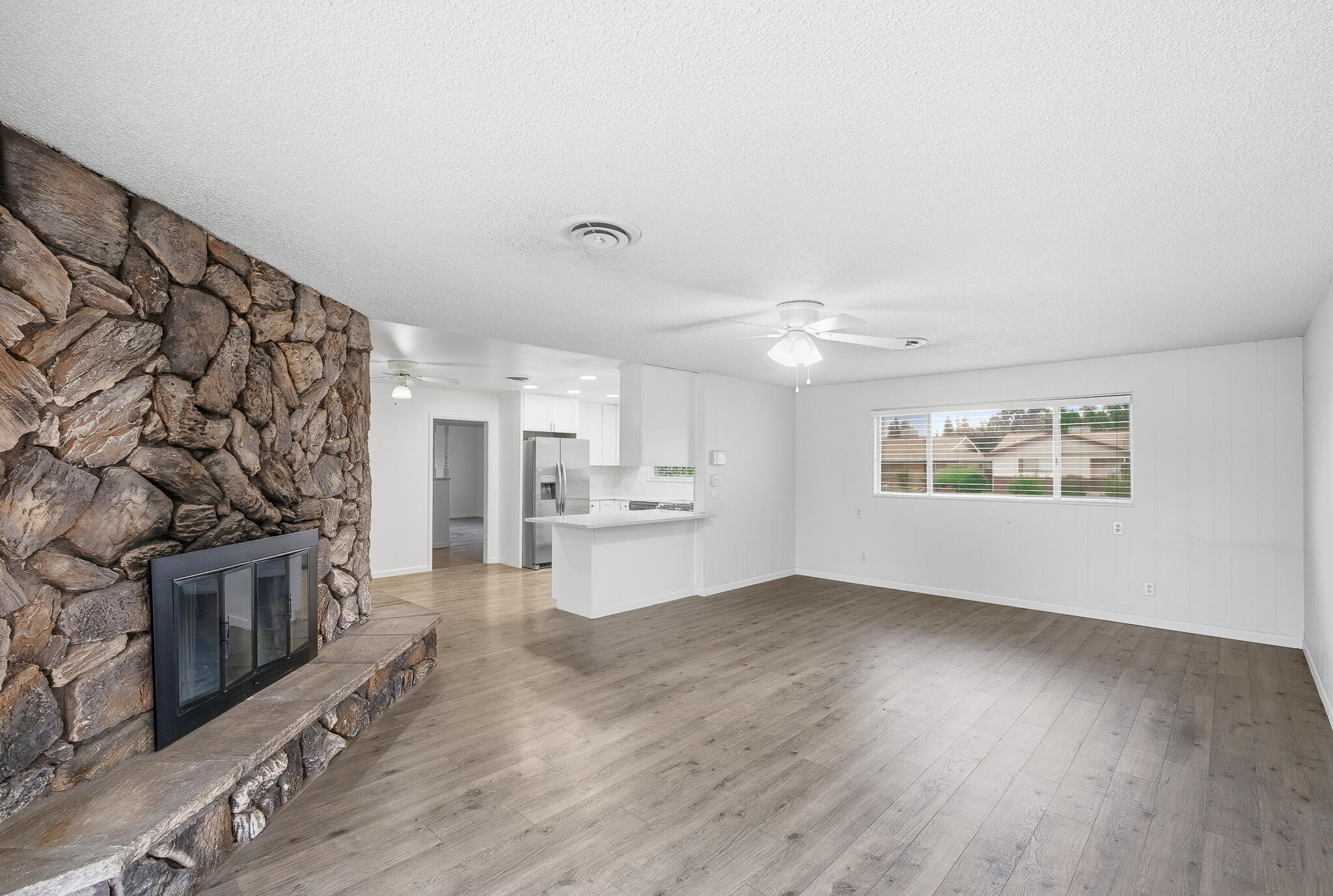 273 E Gannon Dr, Tulare, CA 93274