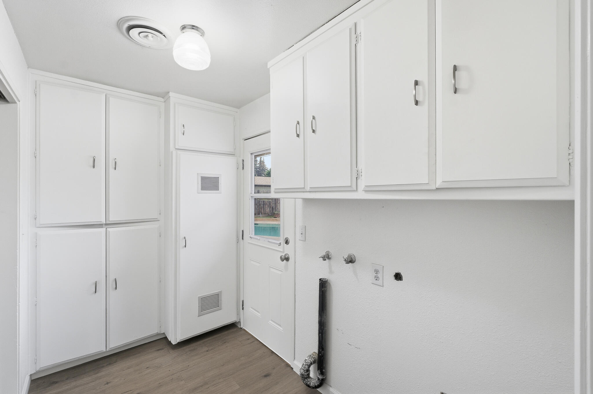 273 E Gannon Dr, Tulare, CA 93274