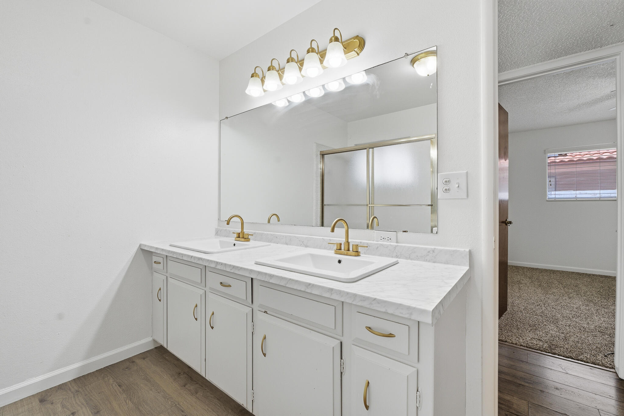 273 E Gannon Dr, Tulare, CA 93274