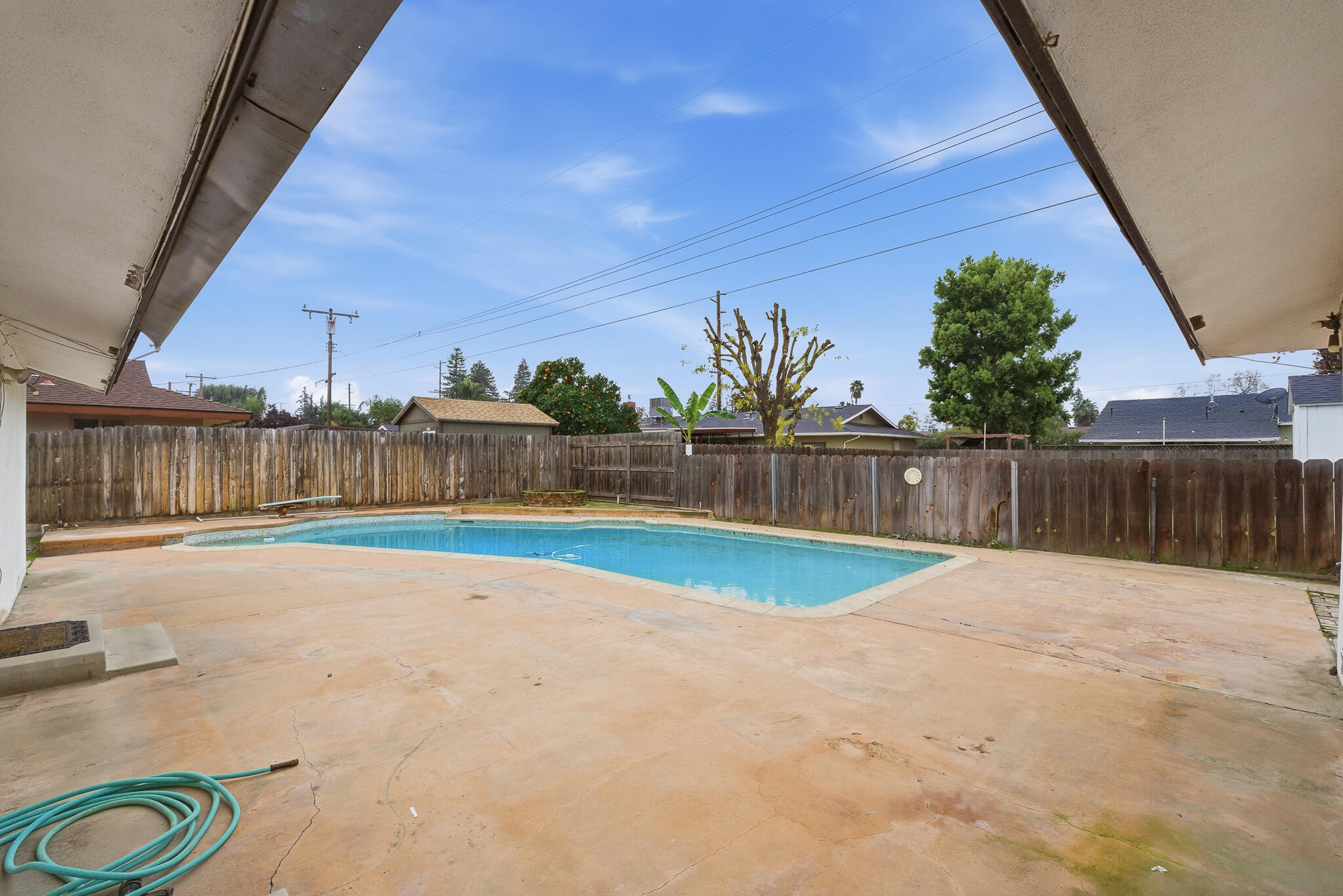273 E Gannon Dr, Tulare, CA 93274