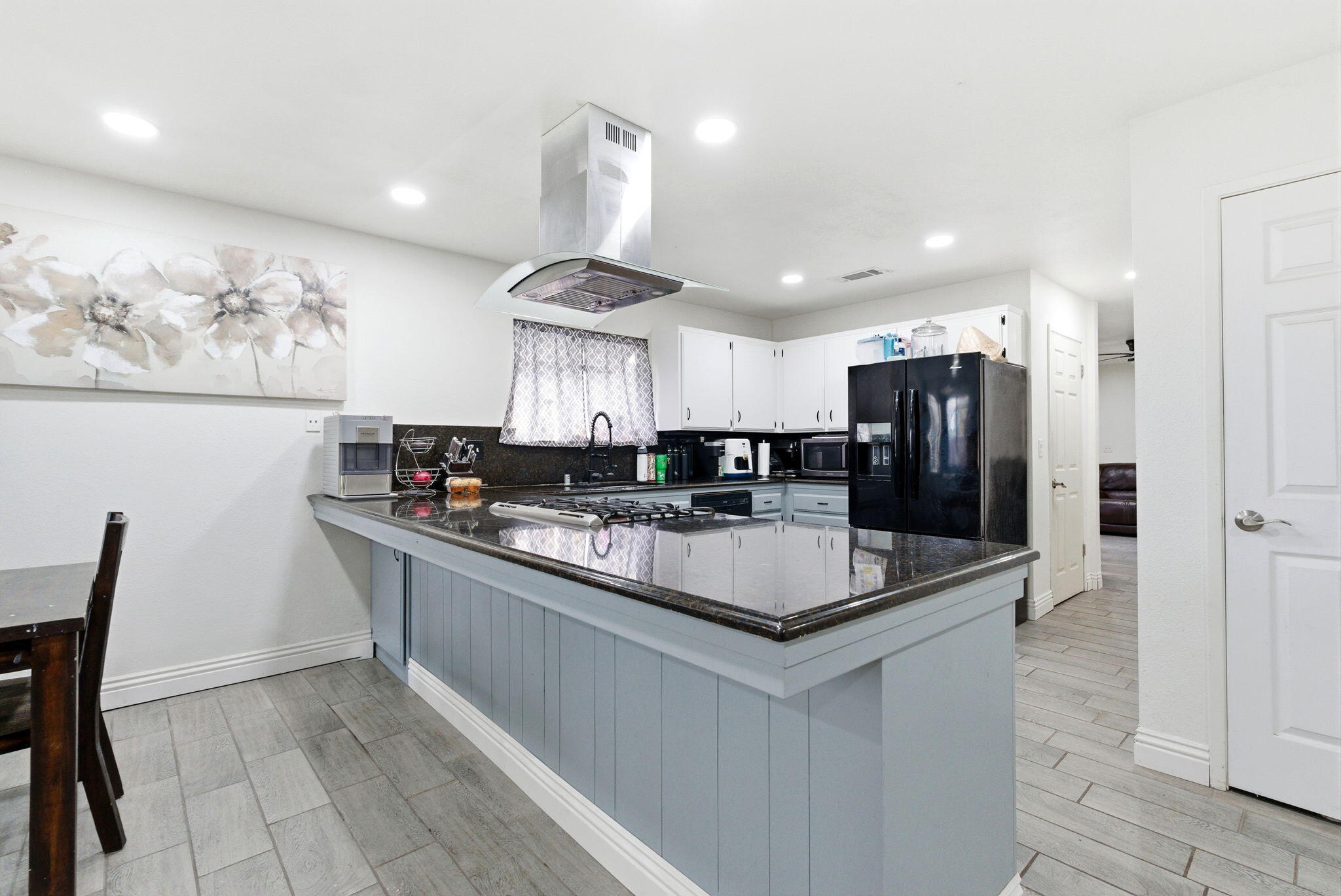 276 N Cottage St, Porterville, CA 93257