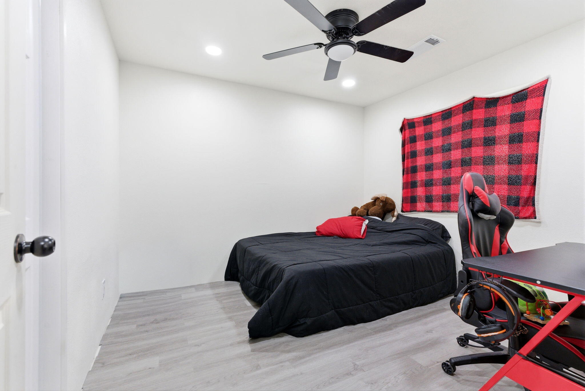 276 N Cottage St, Porterville, CA 93257