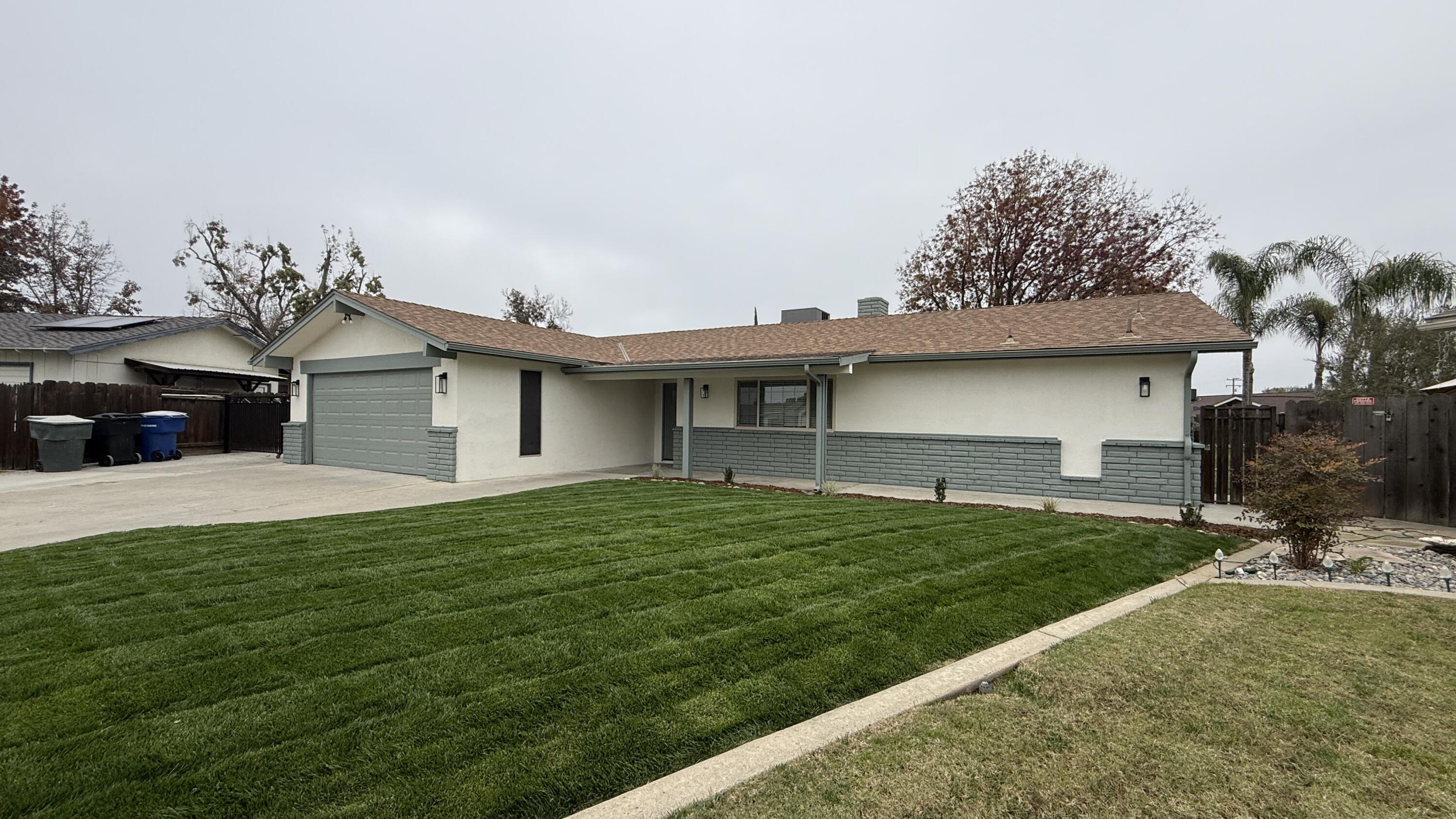 2329 Michael Cir, Hanford, CA 93230