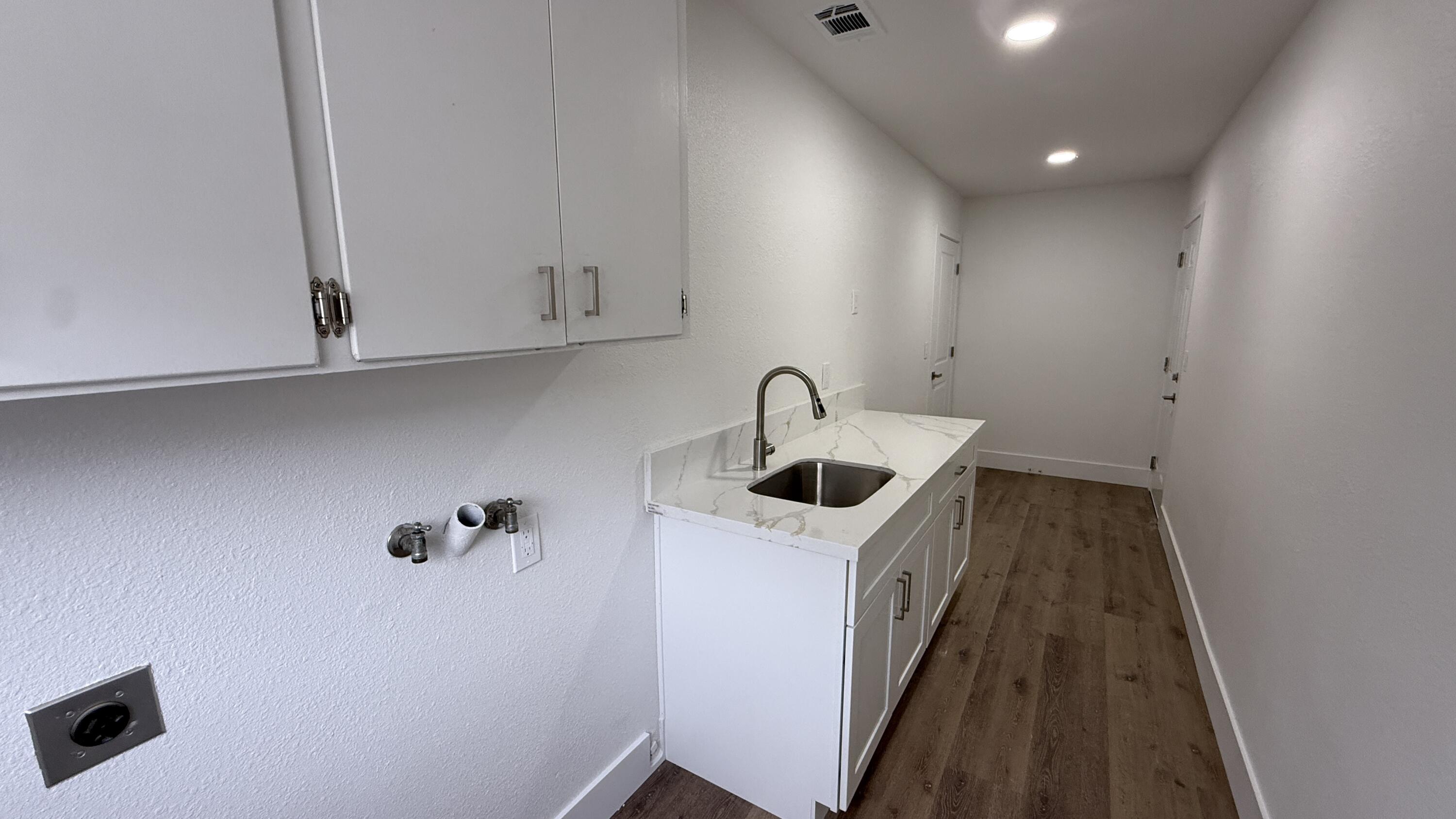 2329 Michael Cir, Hanford, CA 93230