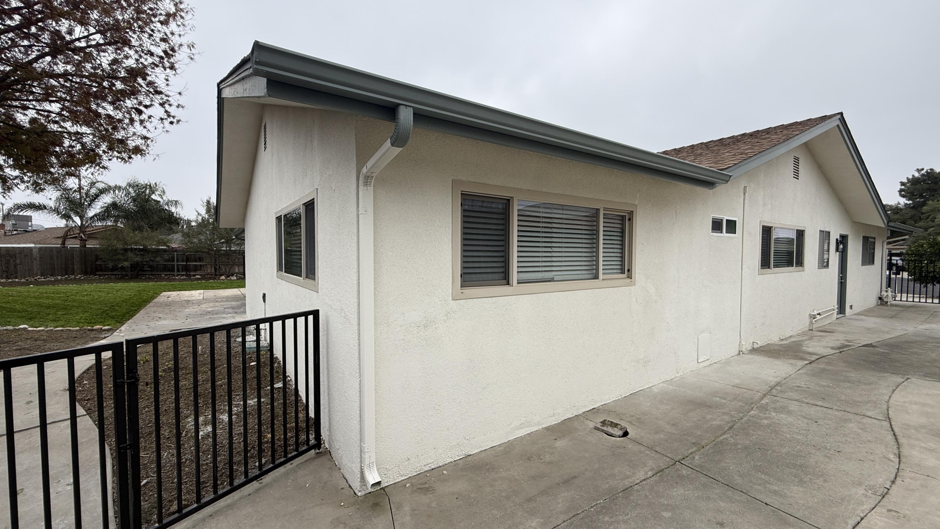 2329 Michael Cir, Hanford, CA 93230