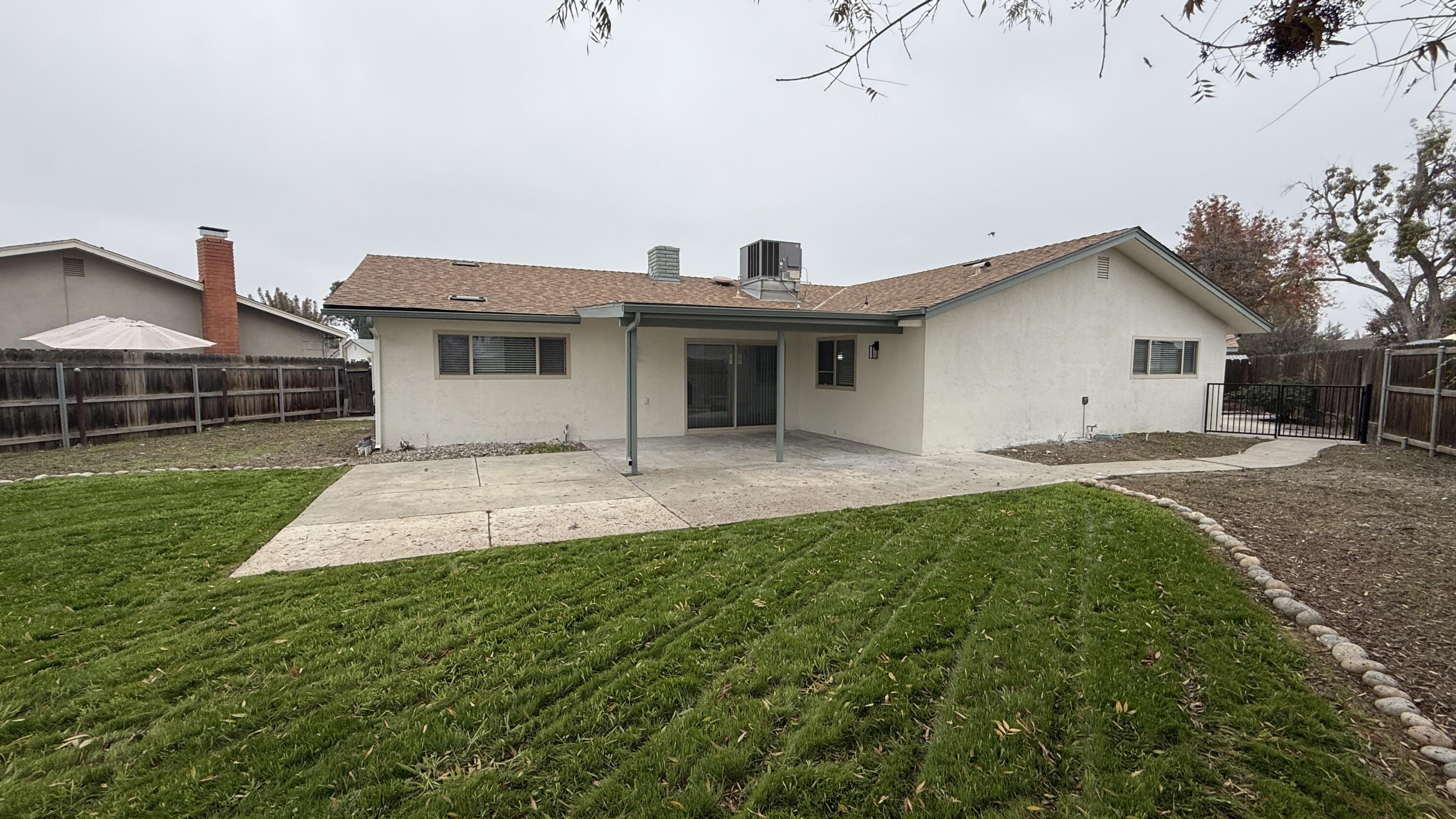 2329 Michael Cir, Hanford, CA 93230